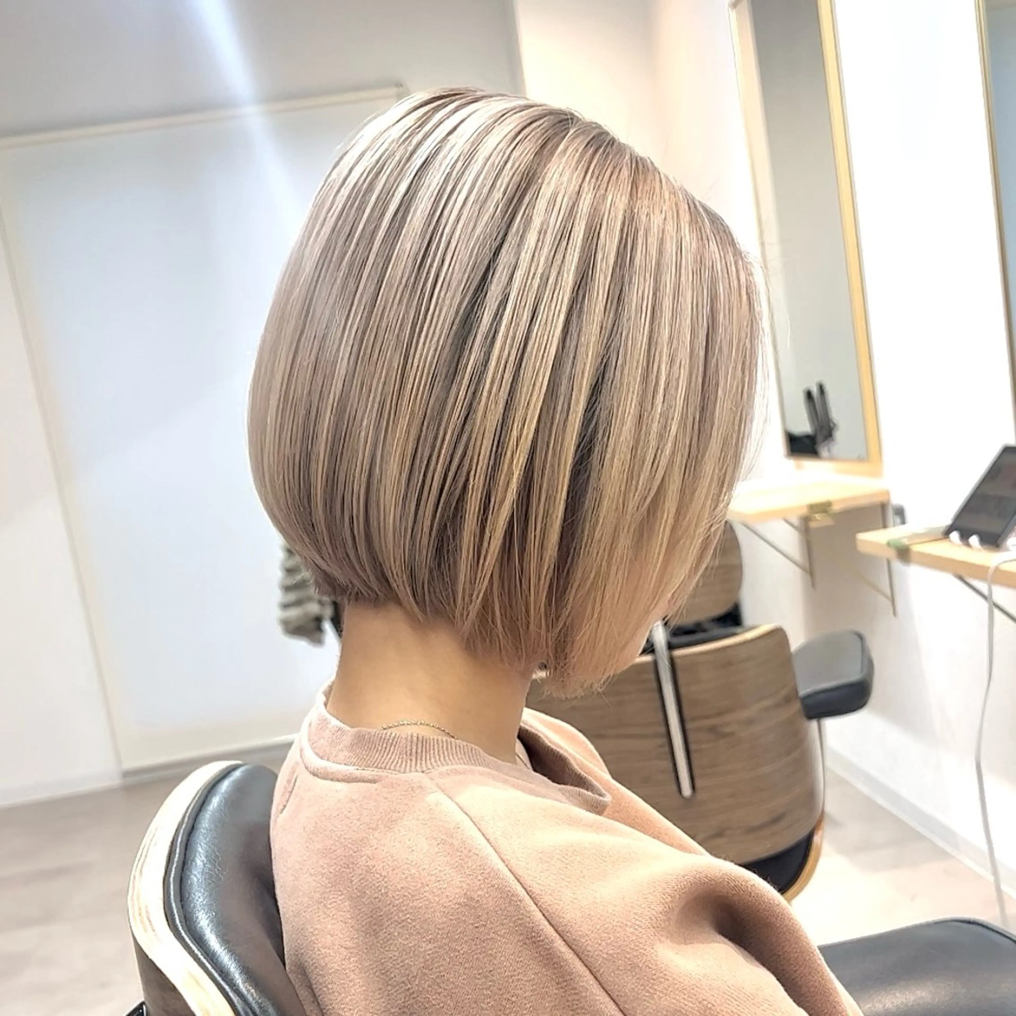 ショート カラー カット ヘアカラー トリートメント ボブ/韓国ボブ/ブリ ーチ/鈴木康平のヘアスタイル