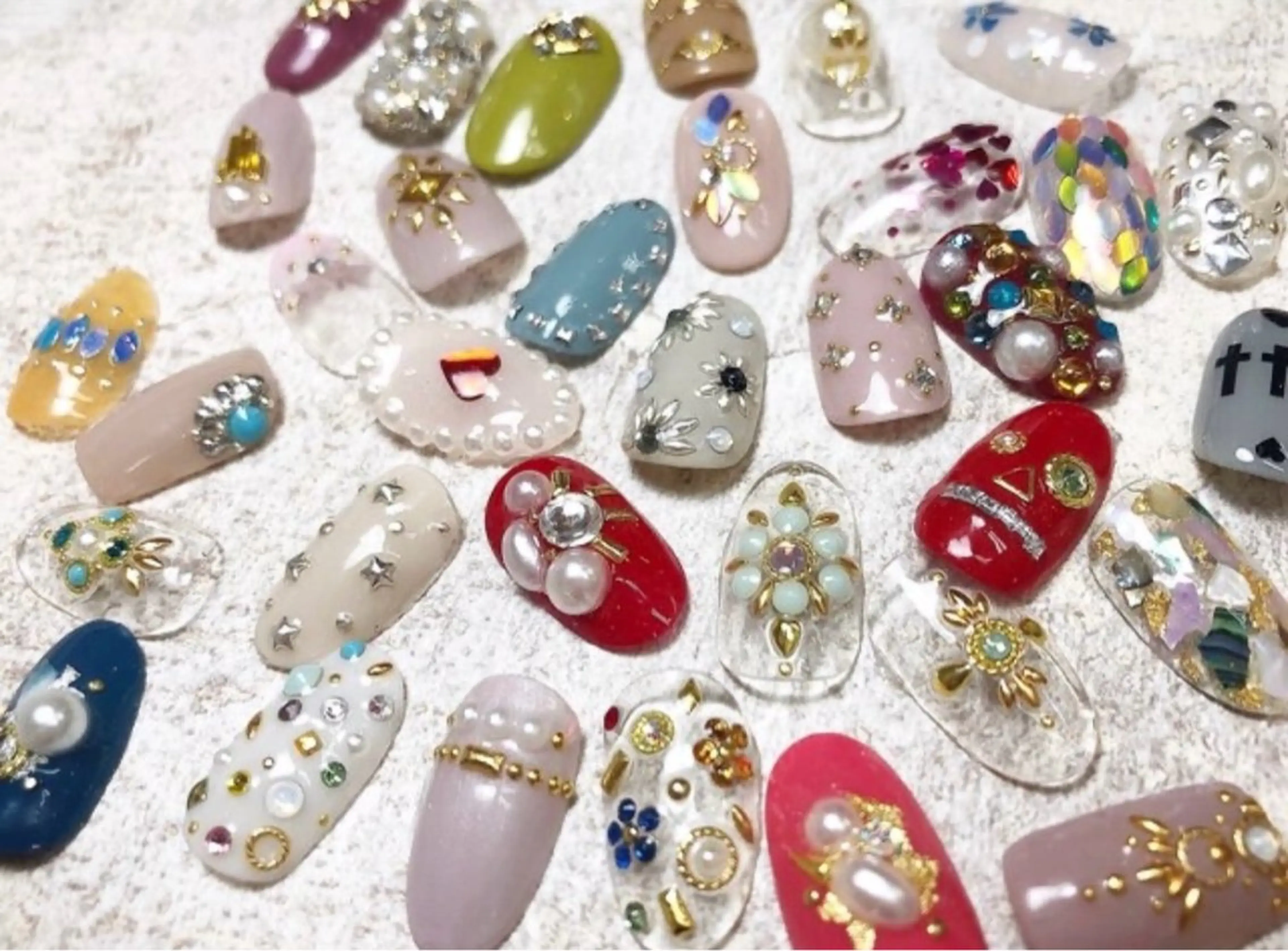 ネイル MAXKELLY ASAのネイルデザイン