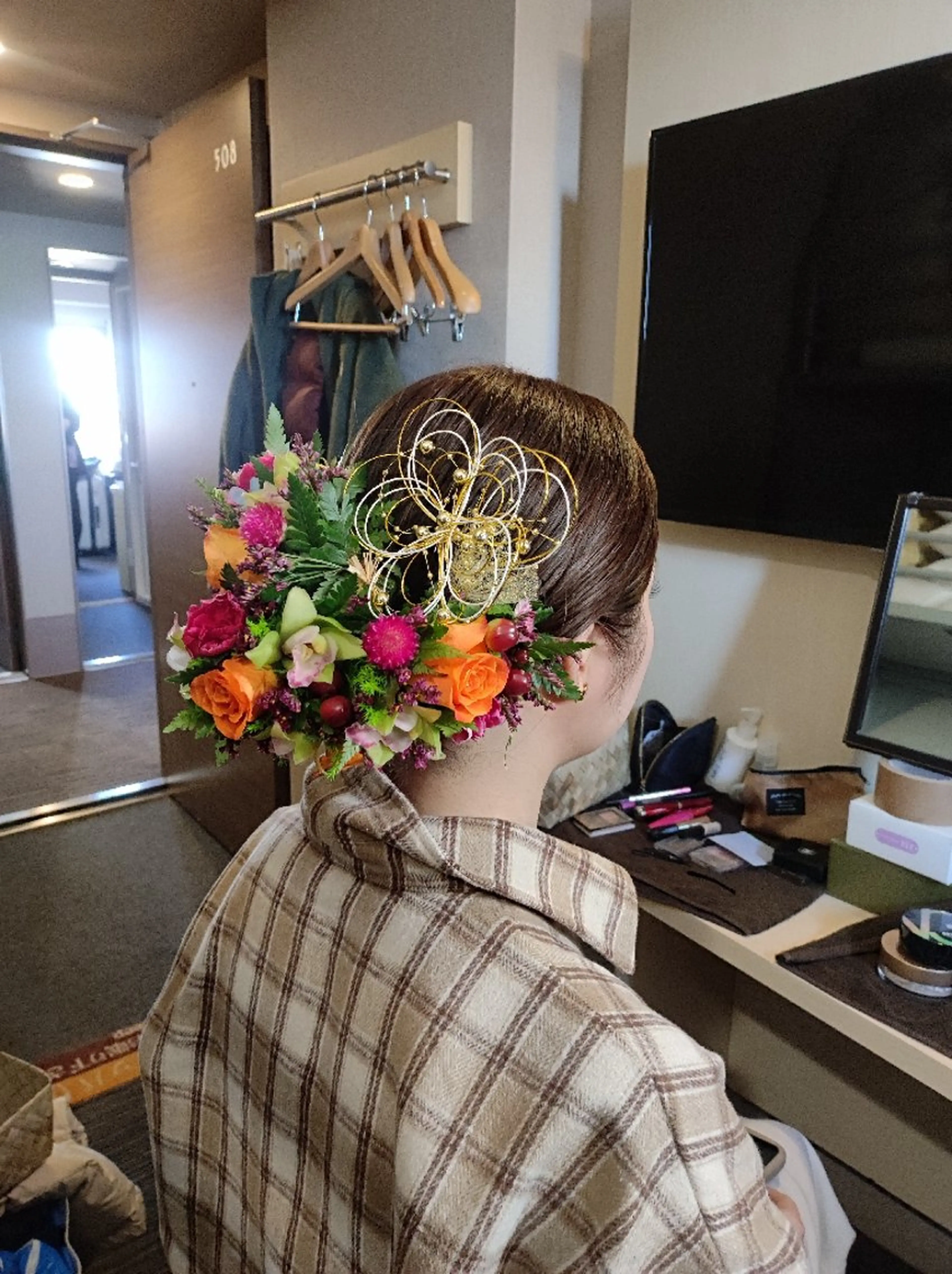 ヘアアレンジ 成人式 髪飾り ベージュ/カラー &ヘアセット✨弥生のヘアスタイル