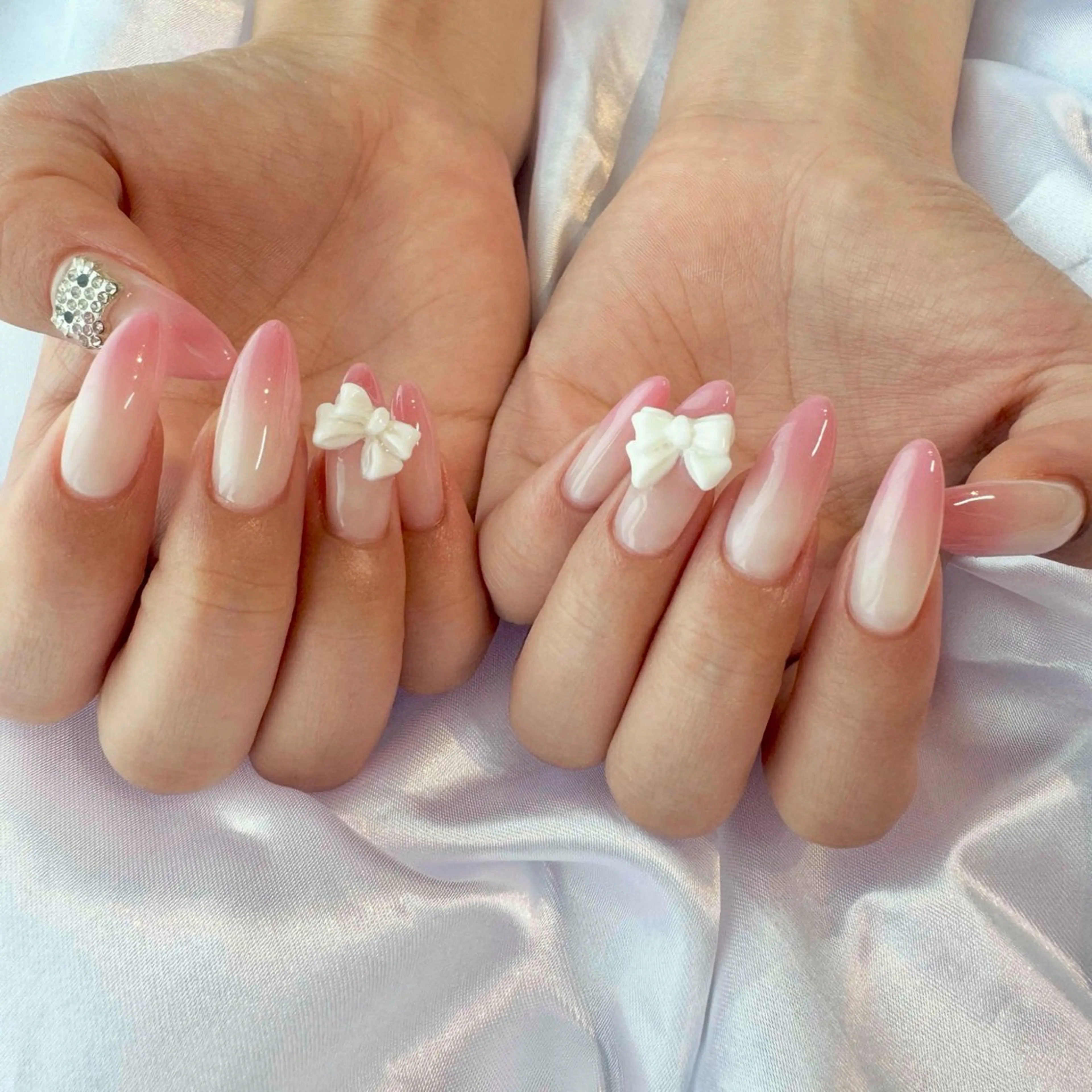ネイル ガーリー ハンドネイル nail salon e'mu💐のネイルデザイン