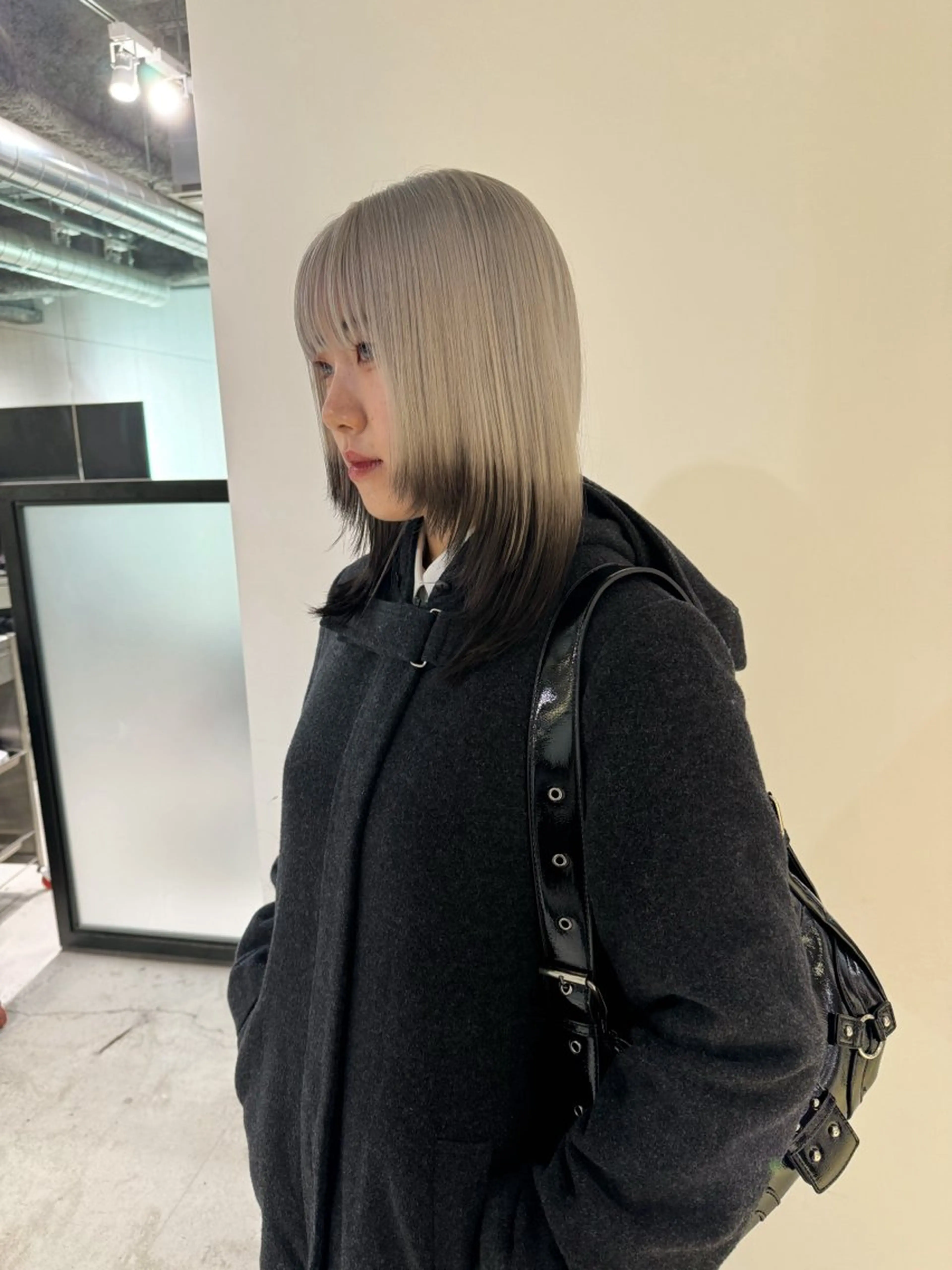 カラー 黒染め落とし ムラ修正　ハイトーンのヘアスタイル