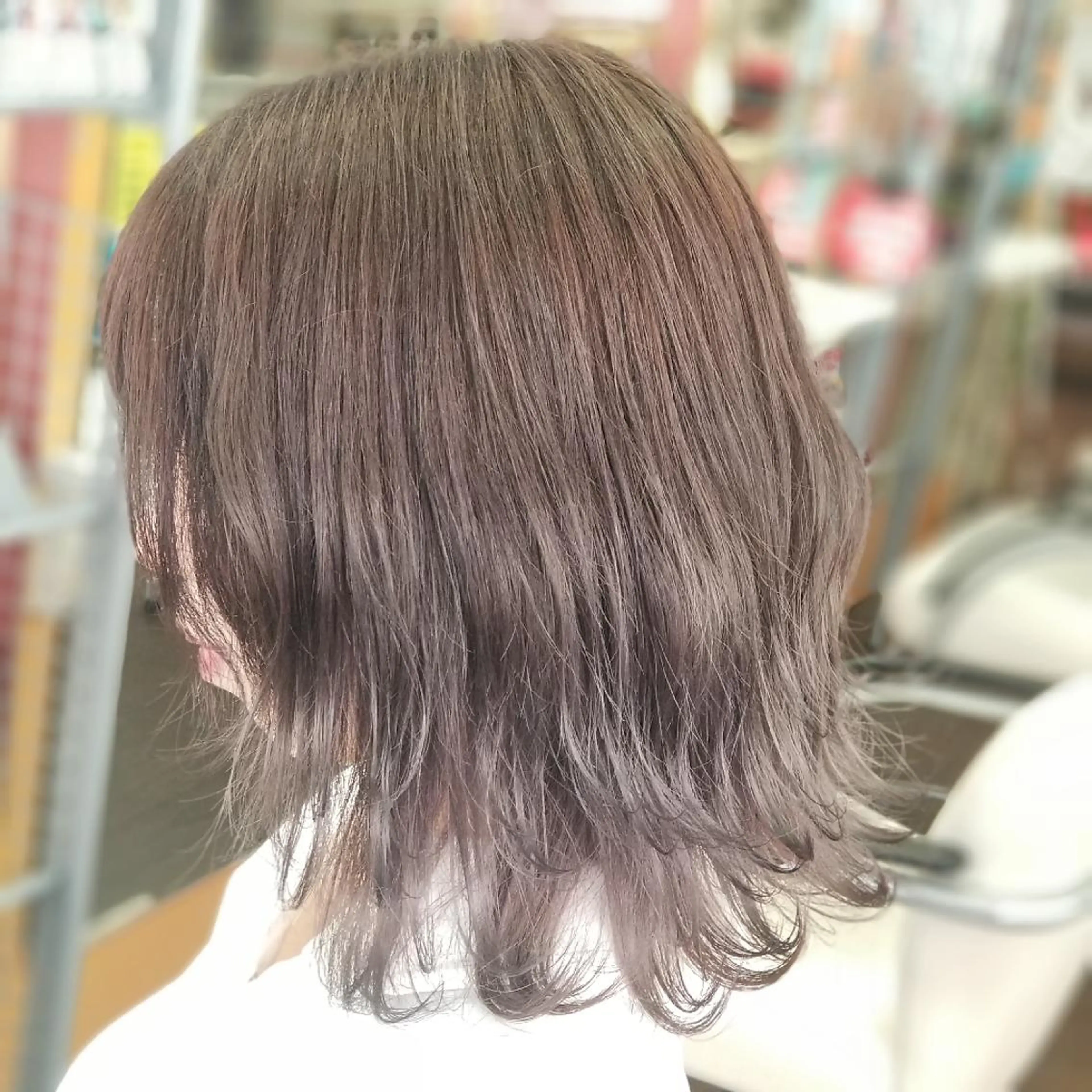 ミディアム カラー ブリーチ グラデーションカラー グレージュ 外ハネヘア ウルフカット カット ヘアカラー 植田 /エクステ /ブリーチ/髪質改善のヘアスタイル