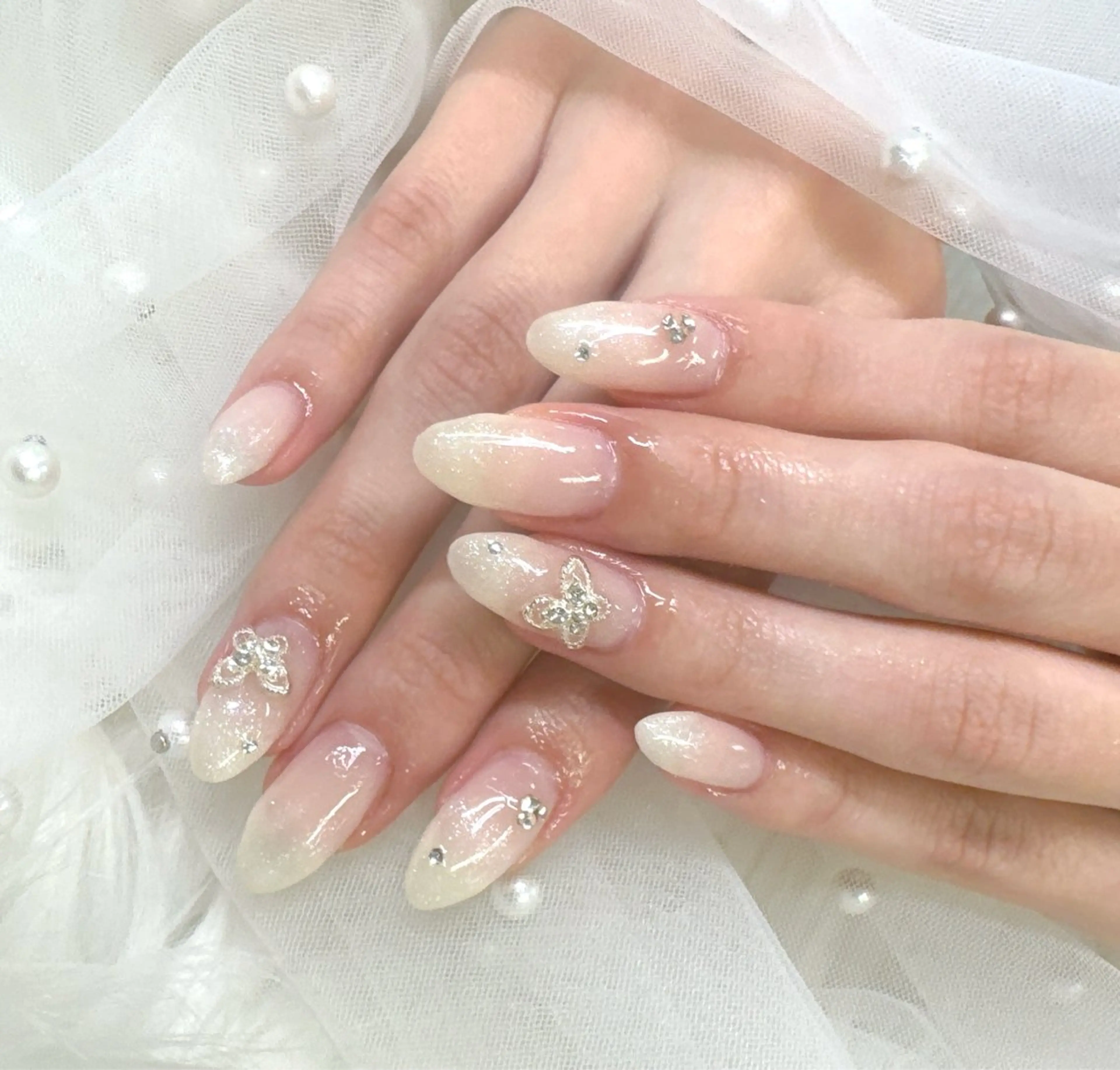 ネイル フレンチネイル ジェルネイル ガラスフレンチ キラキラネイル パラジェル ハンドネイル Queeens nailのネイルデザイン