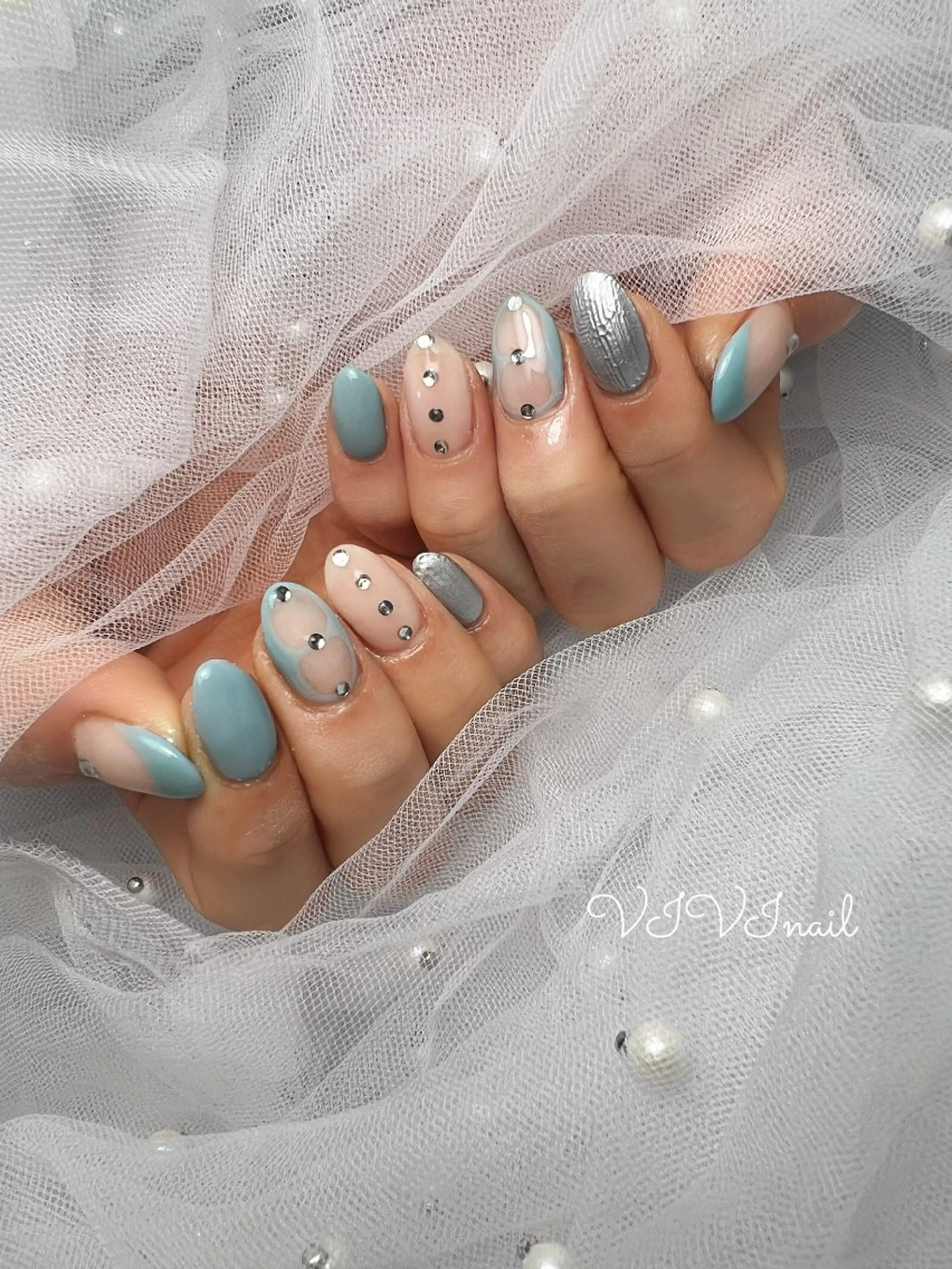 ネイル 水色 シルバー ハンドネイル vivi nailのネイルデザイン