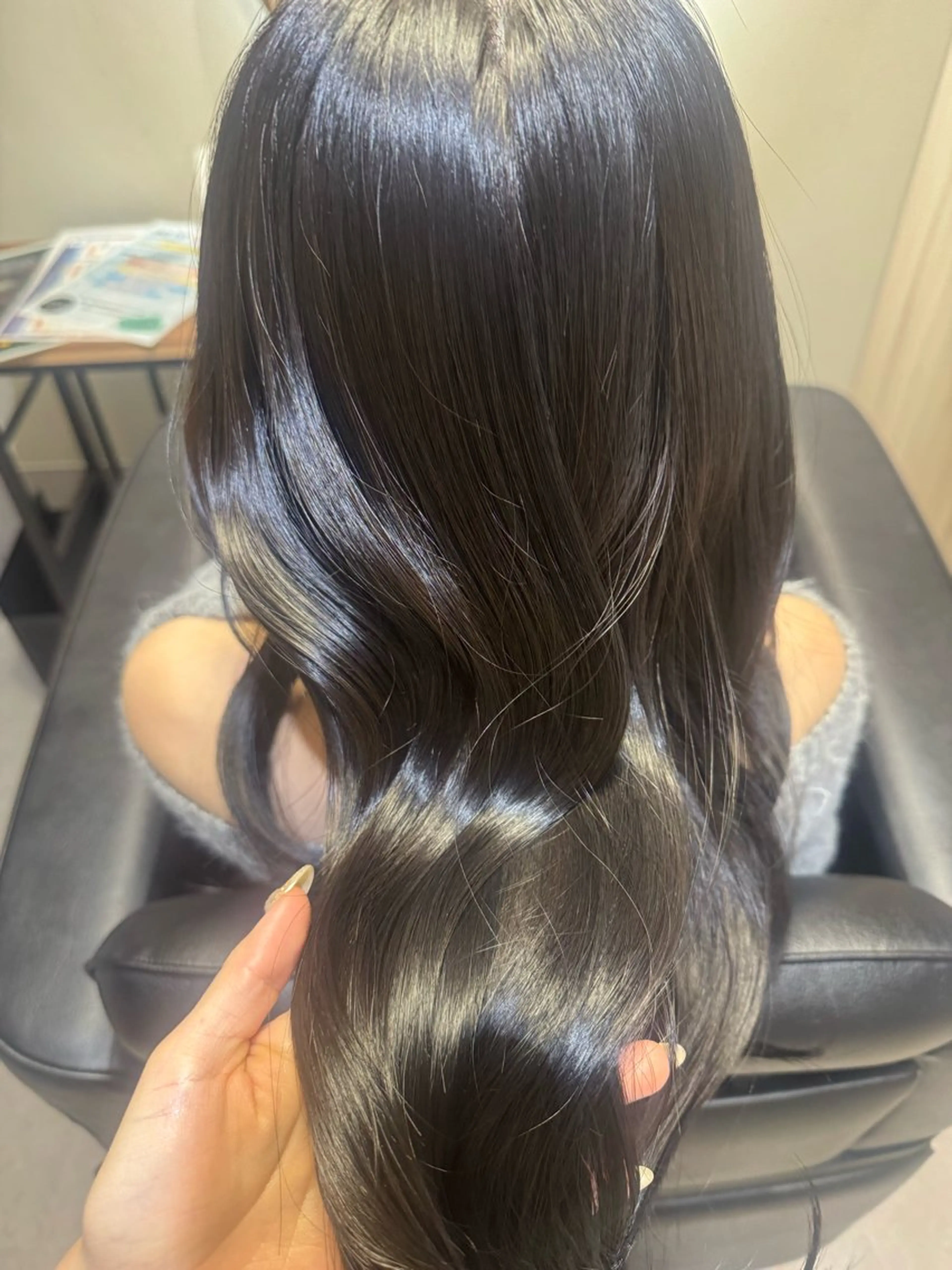 ロング 縮毛矯正 トリートメント カット ヘアカラー トリートメント NAVY 橋本心 縮毛矯正のヘアスタイル