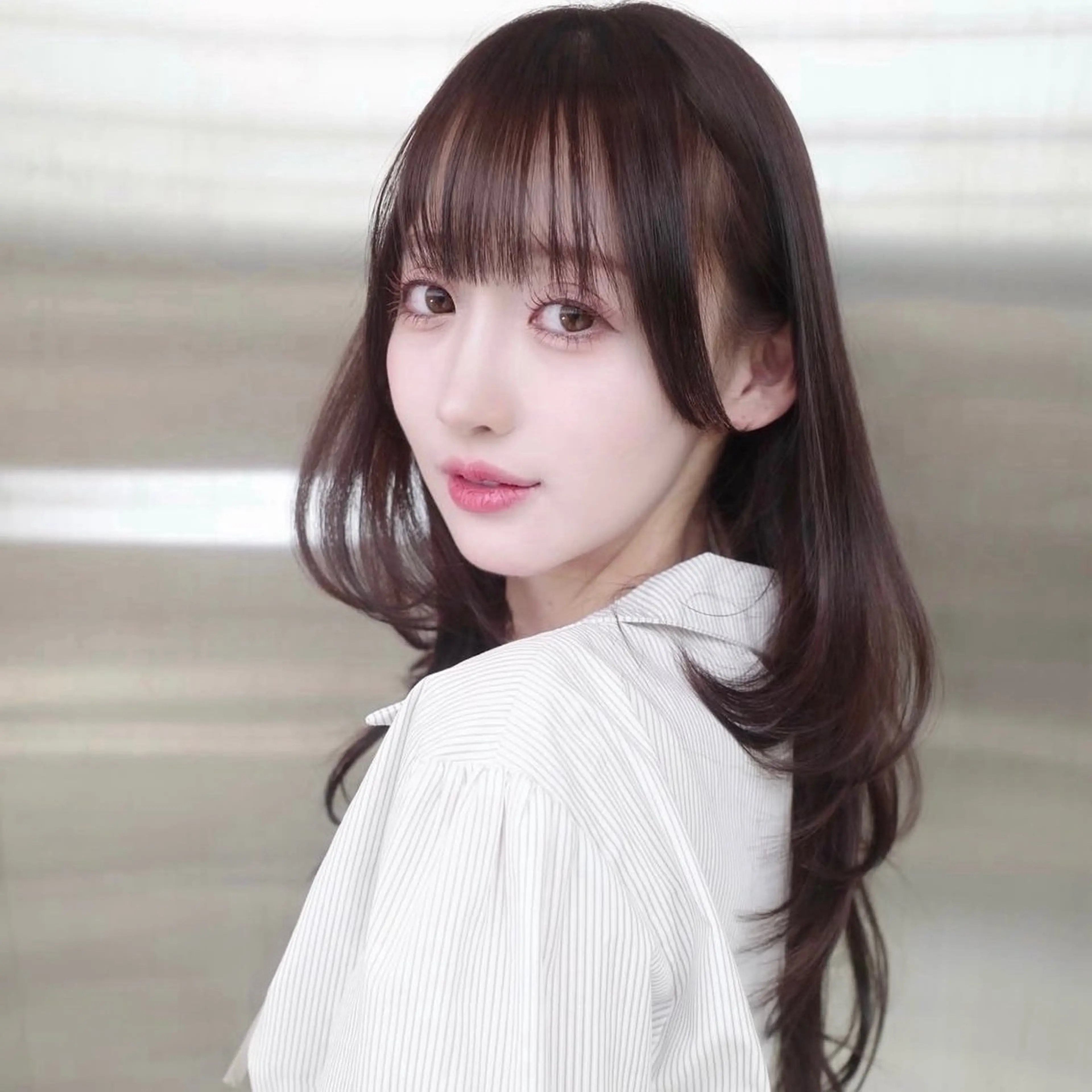 ロング くびれヘア 顔周りカット ハイレイヤー 韓国風ヘア レイヤーカット がわ/ハイレイヤー /ハイトーンカラーのヘアスタイル