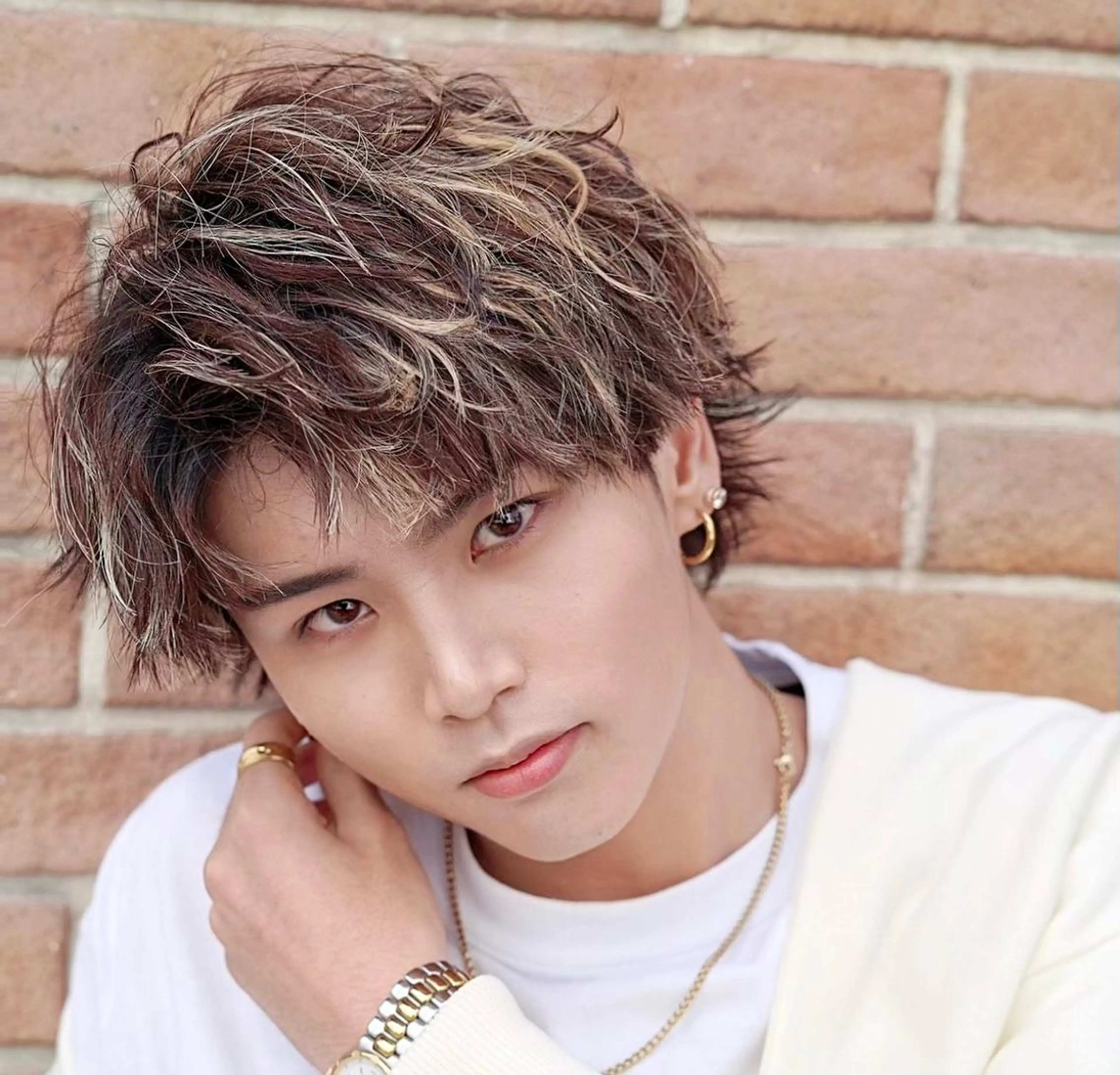 【激安クーポン❗️】学生人気NO.1❗️骨格似合わせメンズカット+メリハリホワイトメッシュ❗️の写真