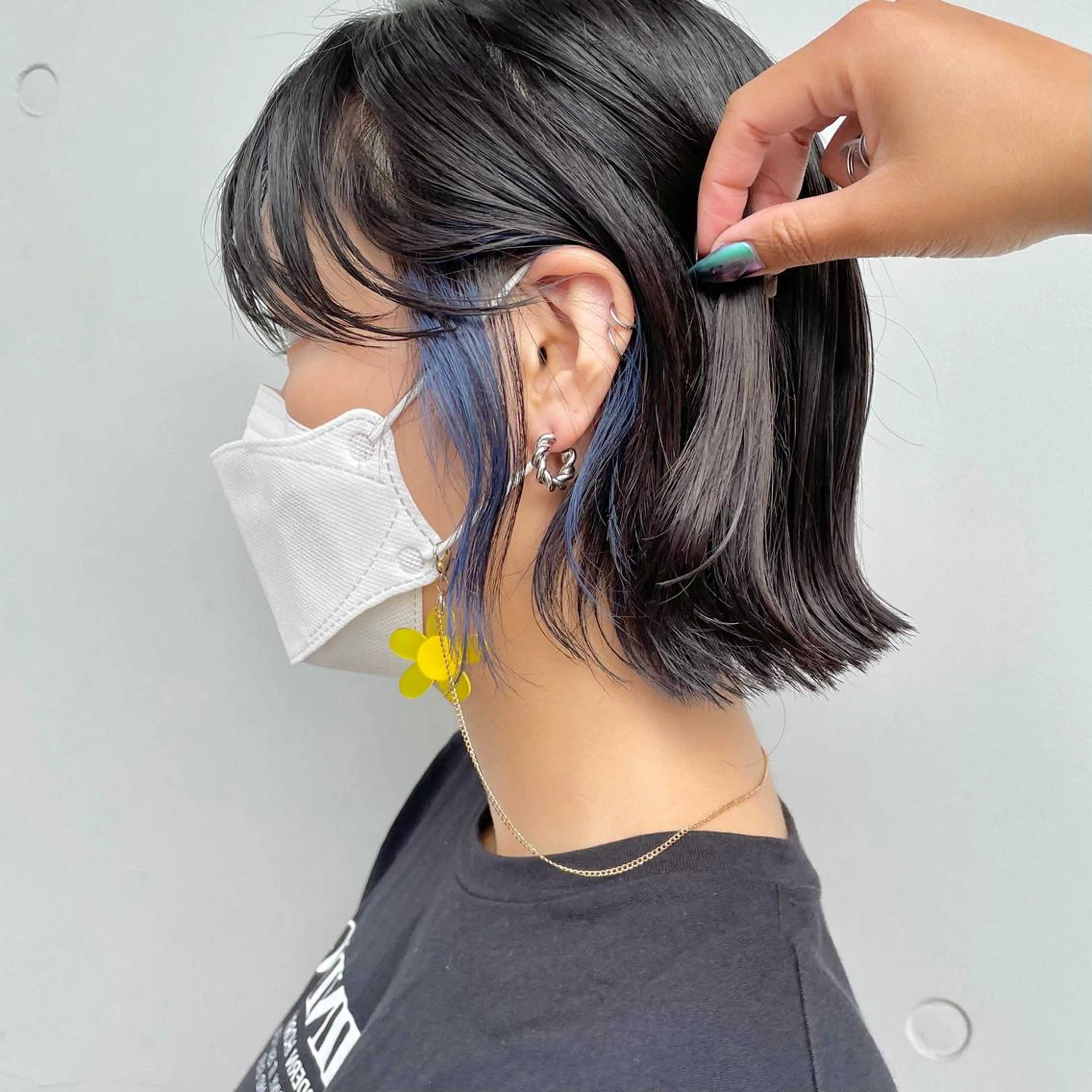 ショート カラー アディクシーカラー アッシュ ブリーチ ブルーカラー ケアブリーチ カット ヘアカラー トリートメント もにか🌞原宿/渋谷 🌝ブリーチカラーのヘアスタイル