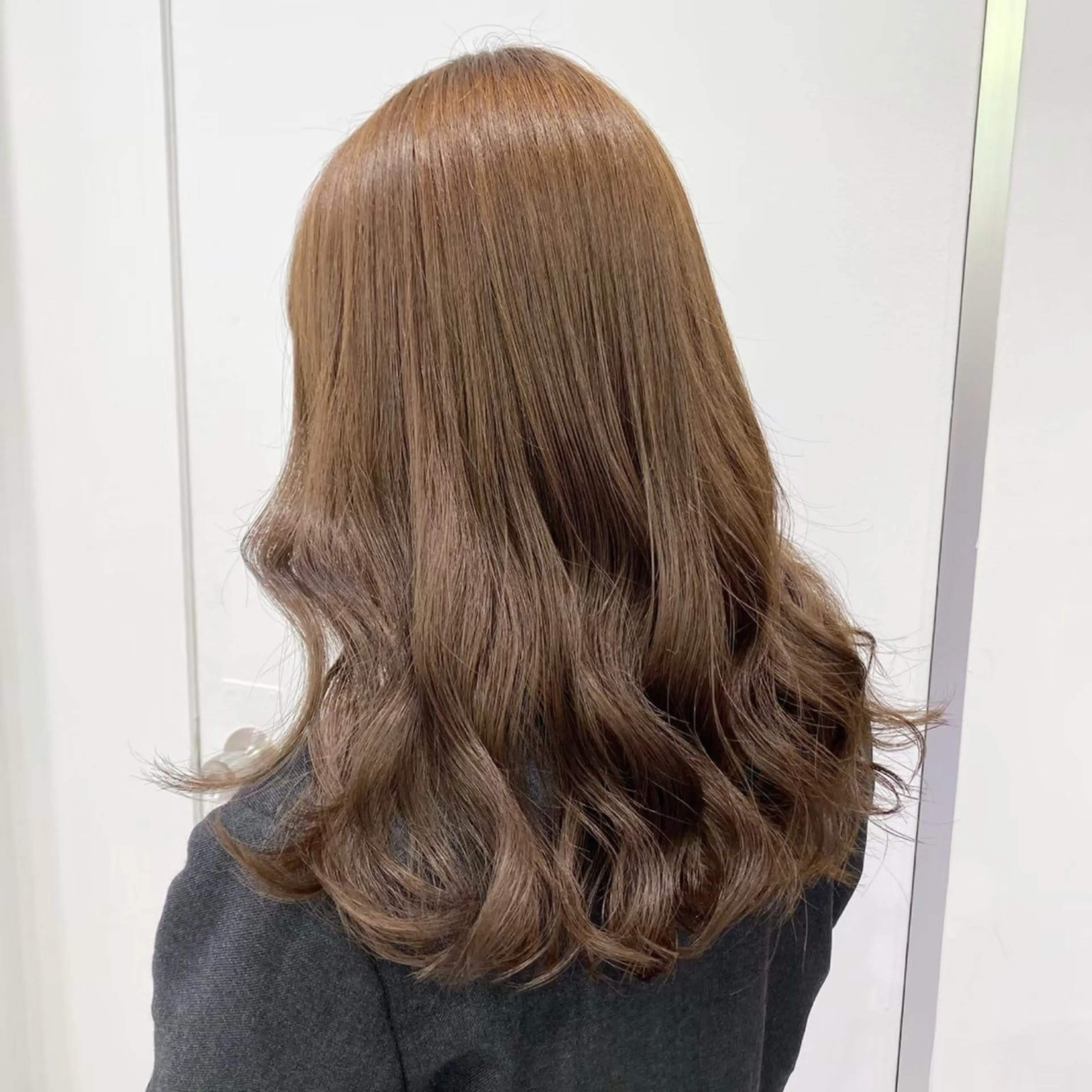 セミロング カラー ヘアアレンジ ブリーチ 透明感カラー ブリーチなしカラー 髪質改善 似合わせカット 🫧モテる💗ダメー ジレスハイトーン🫧のヘアスタイル
