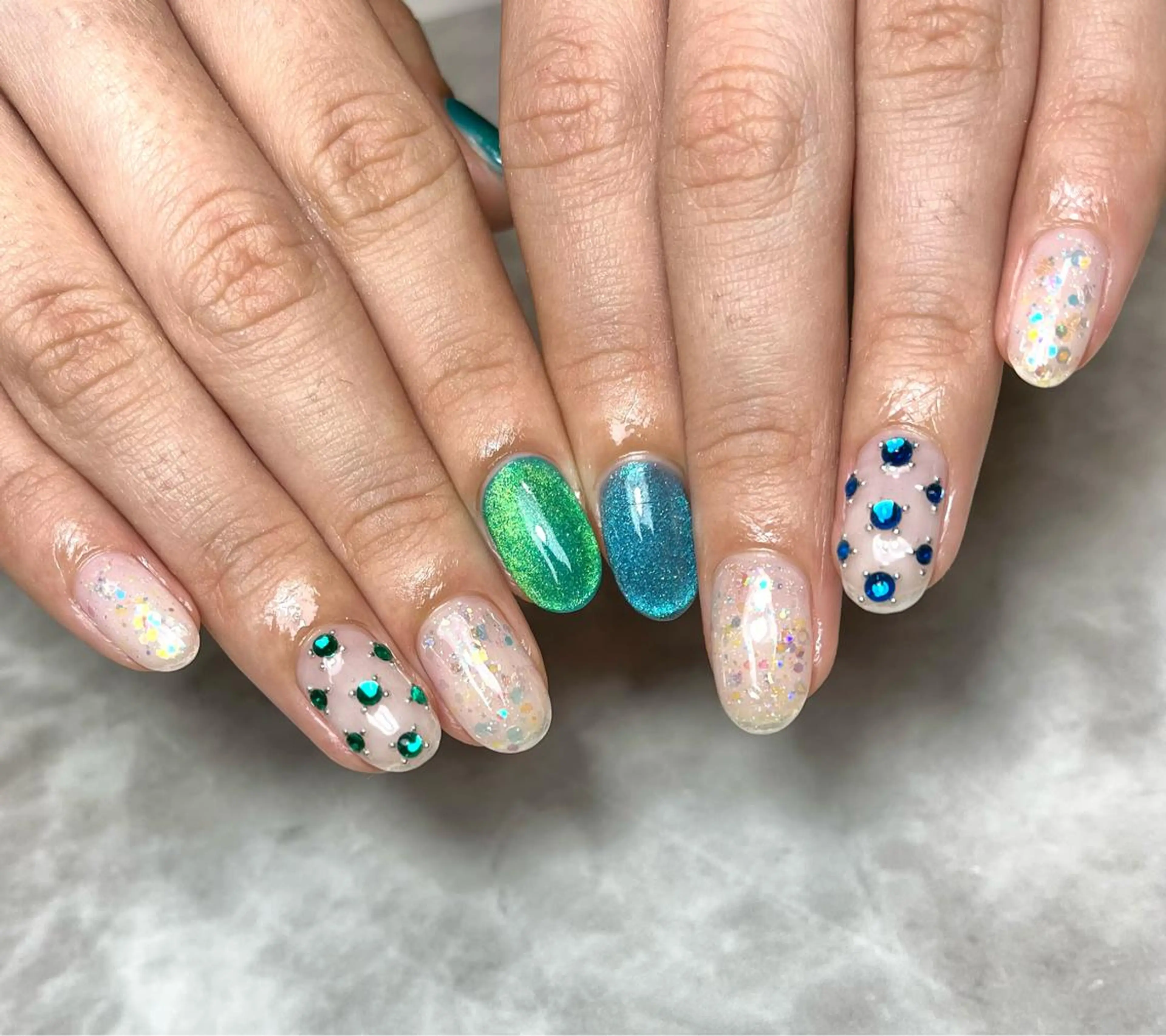 ネイル ジェルネイル ガーリー ゴールド キラキラネイル 韓国ネイル ハンドネイル nails' it...のネイルデザイン