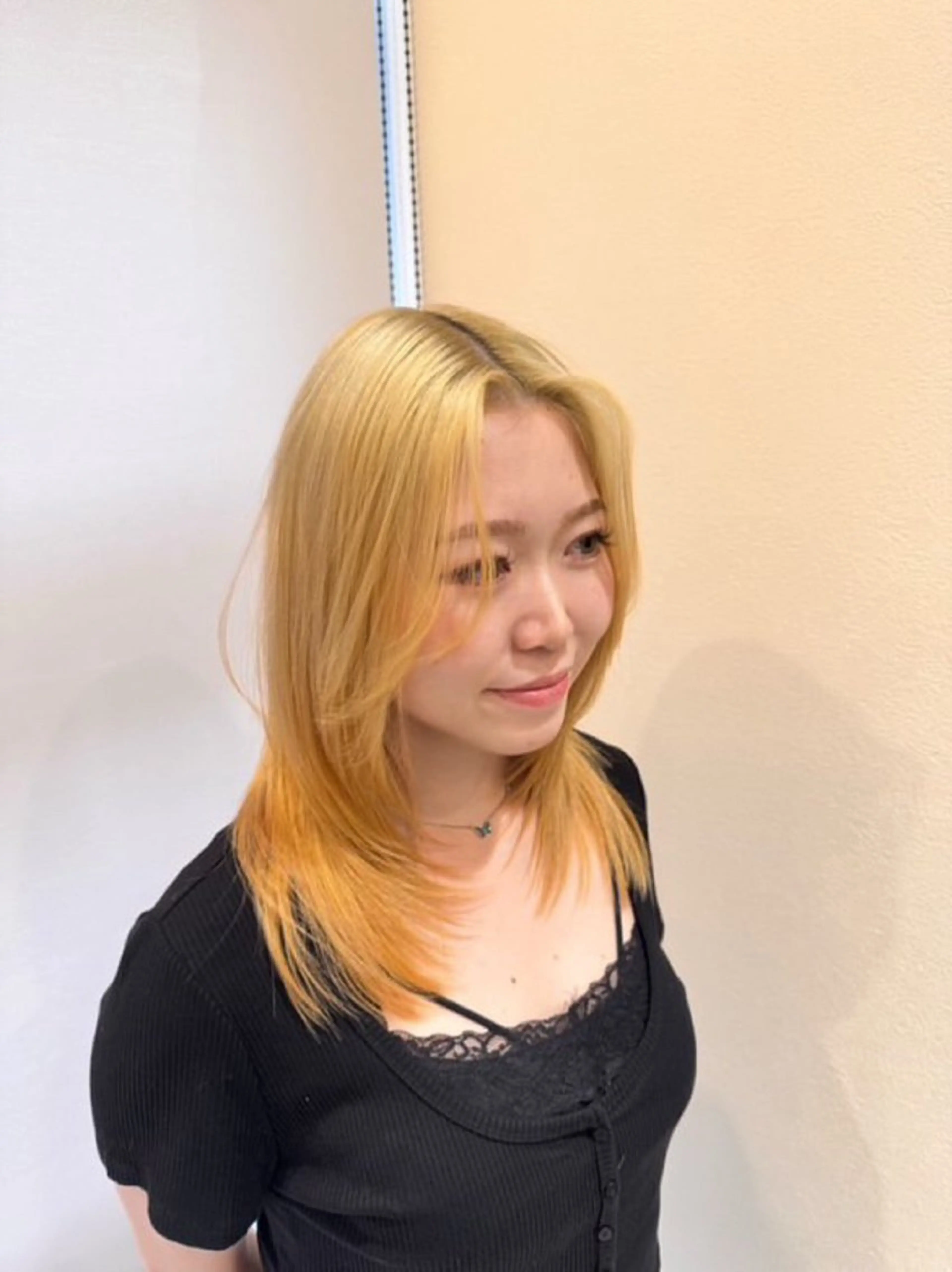 ミディアム 顔まわりレイヤー レイヤーカット トリートメント 山﨑 寛大のヘアスタイル