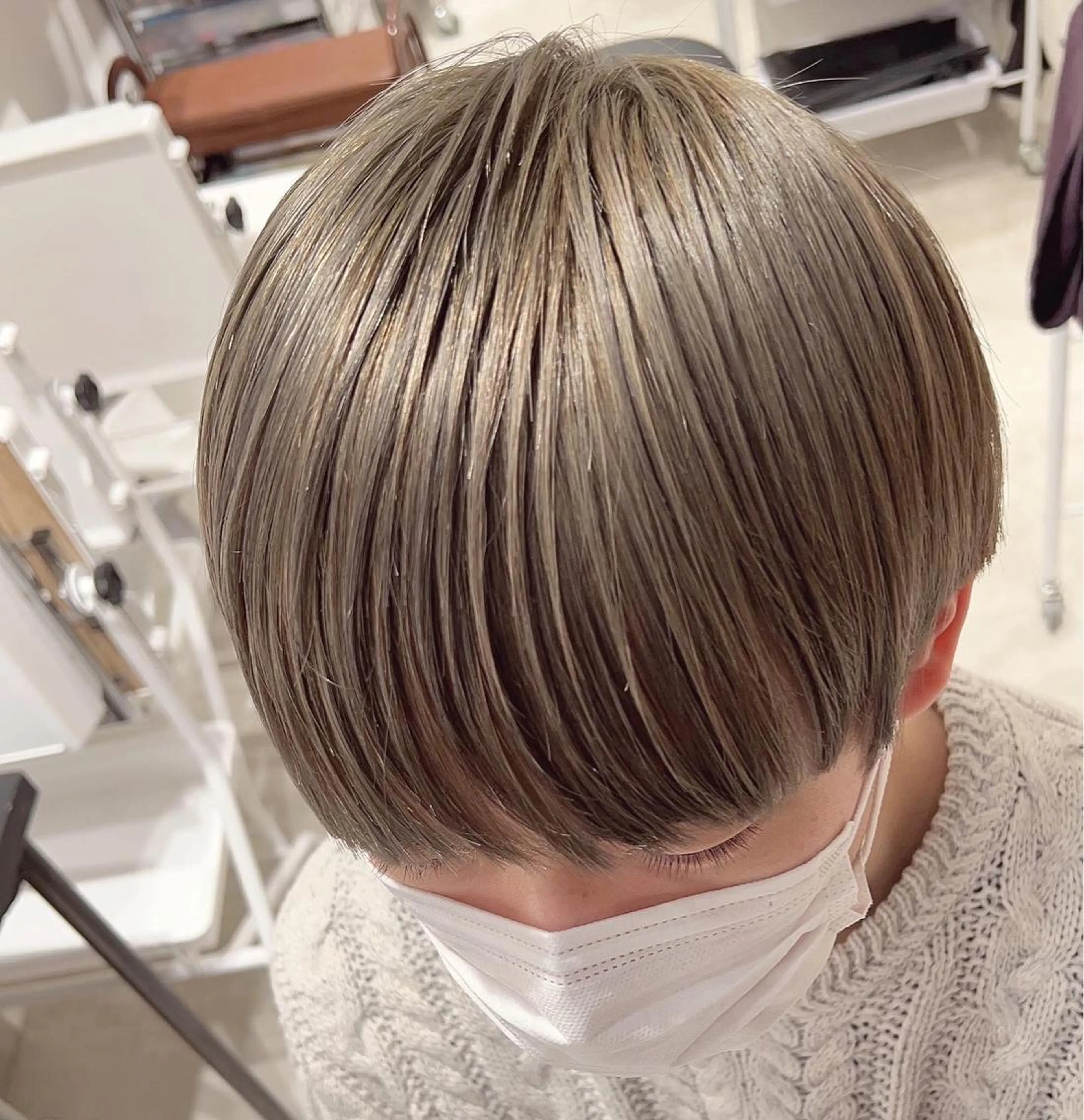 ショート カラー ブリーチ シルバー カット ヘアカラー トリートメント スキバサミを使わない カット🌼唯🌼のヘアスタイル