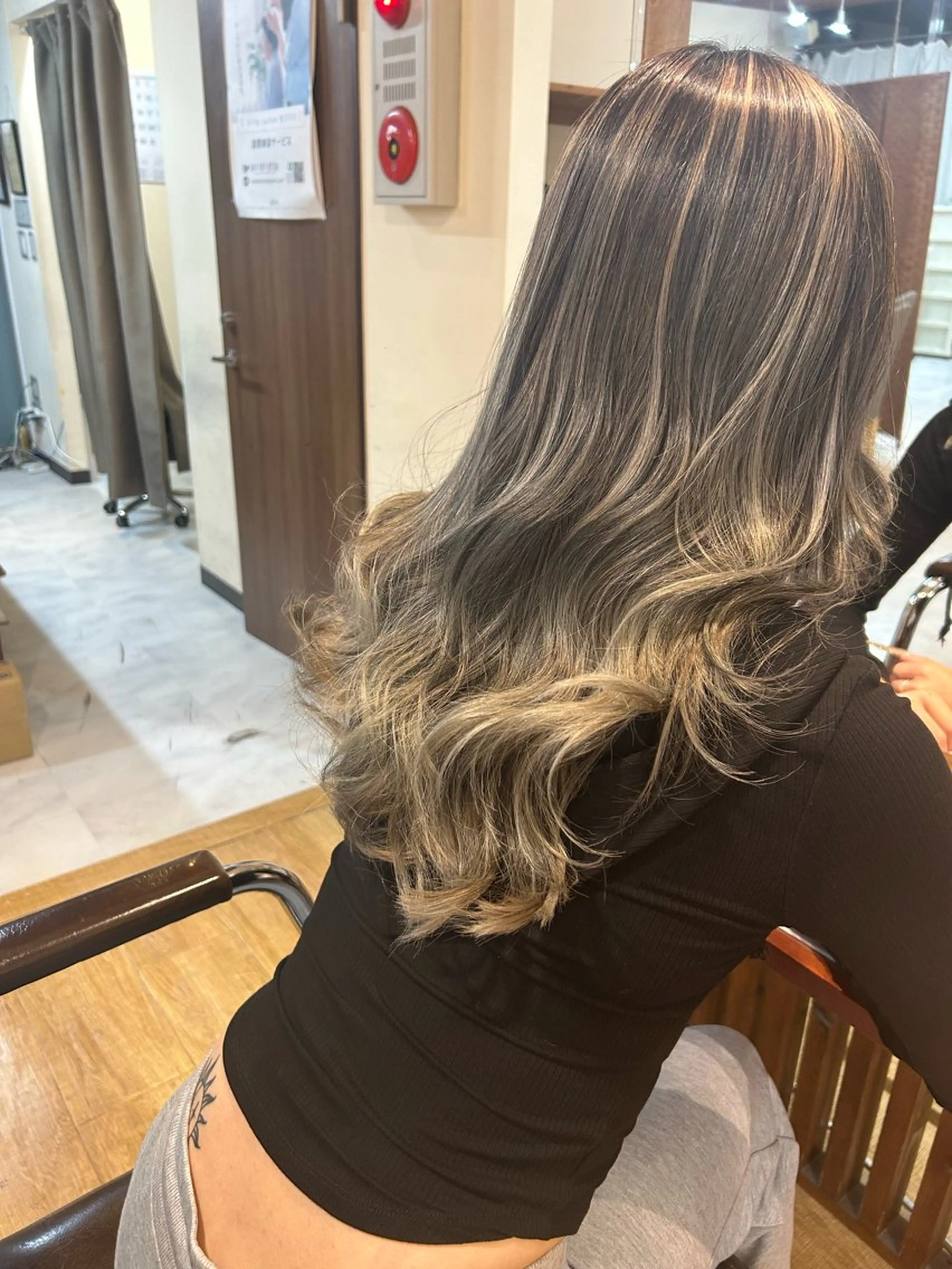 ロング カラー バレイヤージュ 外国人風カラー レイヤーカット カット ヘアカラー 竹井俊介/白髪ぼかし /ハイトーンのヘアスタイル