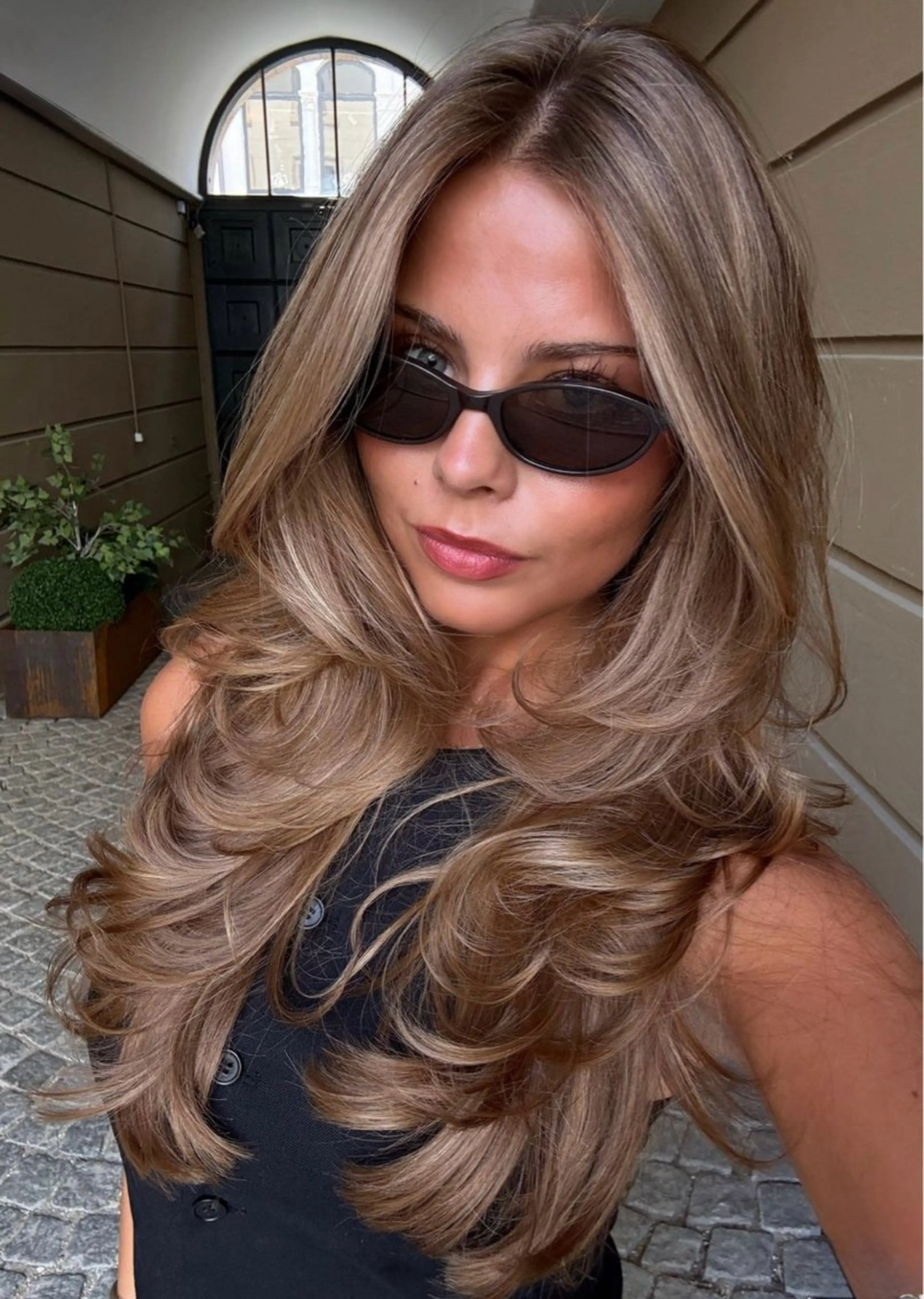 ロング YOLO 渋谷 konaのヘアスタイル