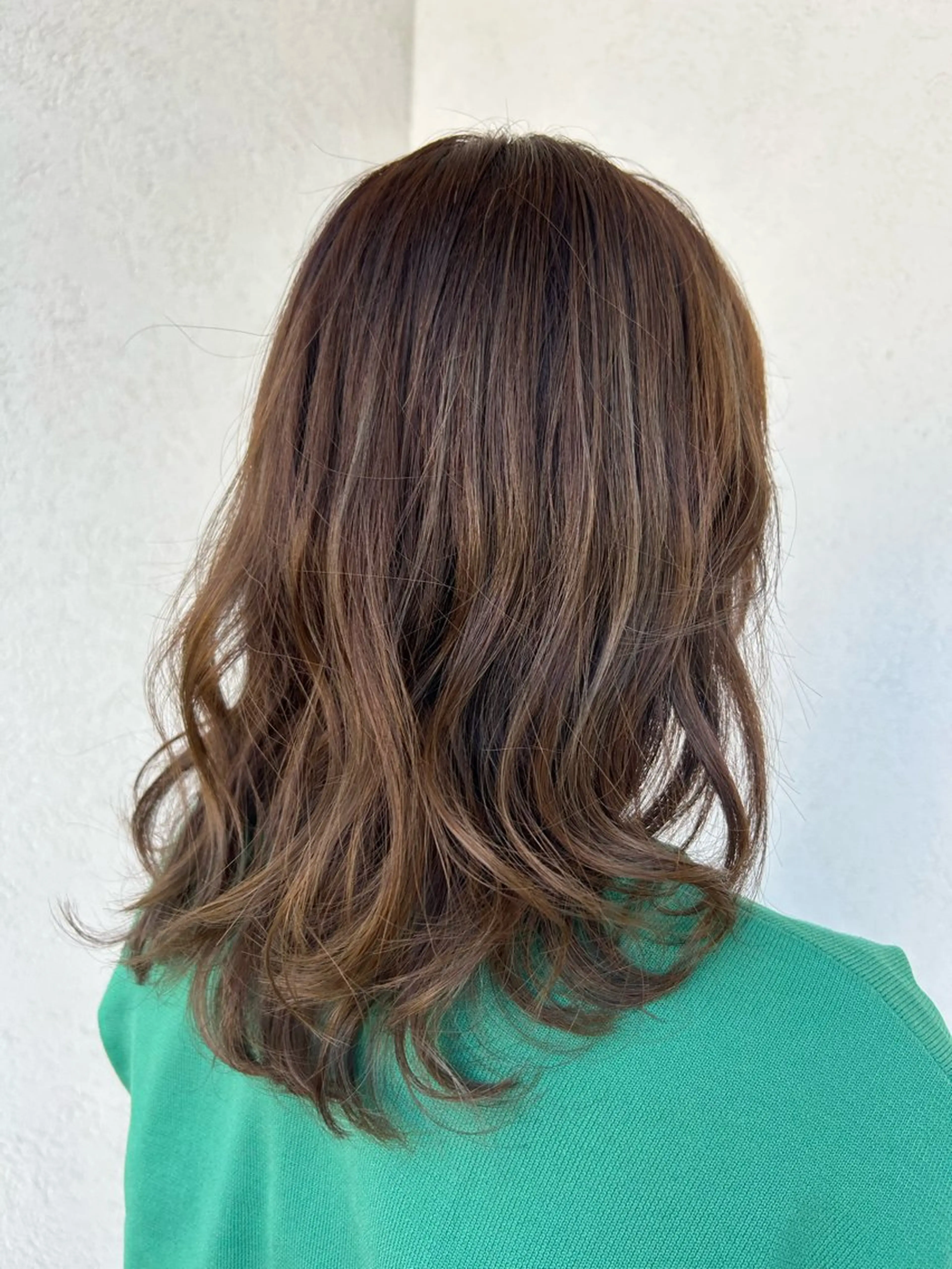 セミロング カラー ベージュカラー ハイライトカラー オリーブベージュ ハイライト カット ヘアカラー トリートメント SOL watanabeのヘアスタイル