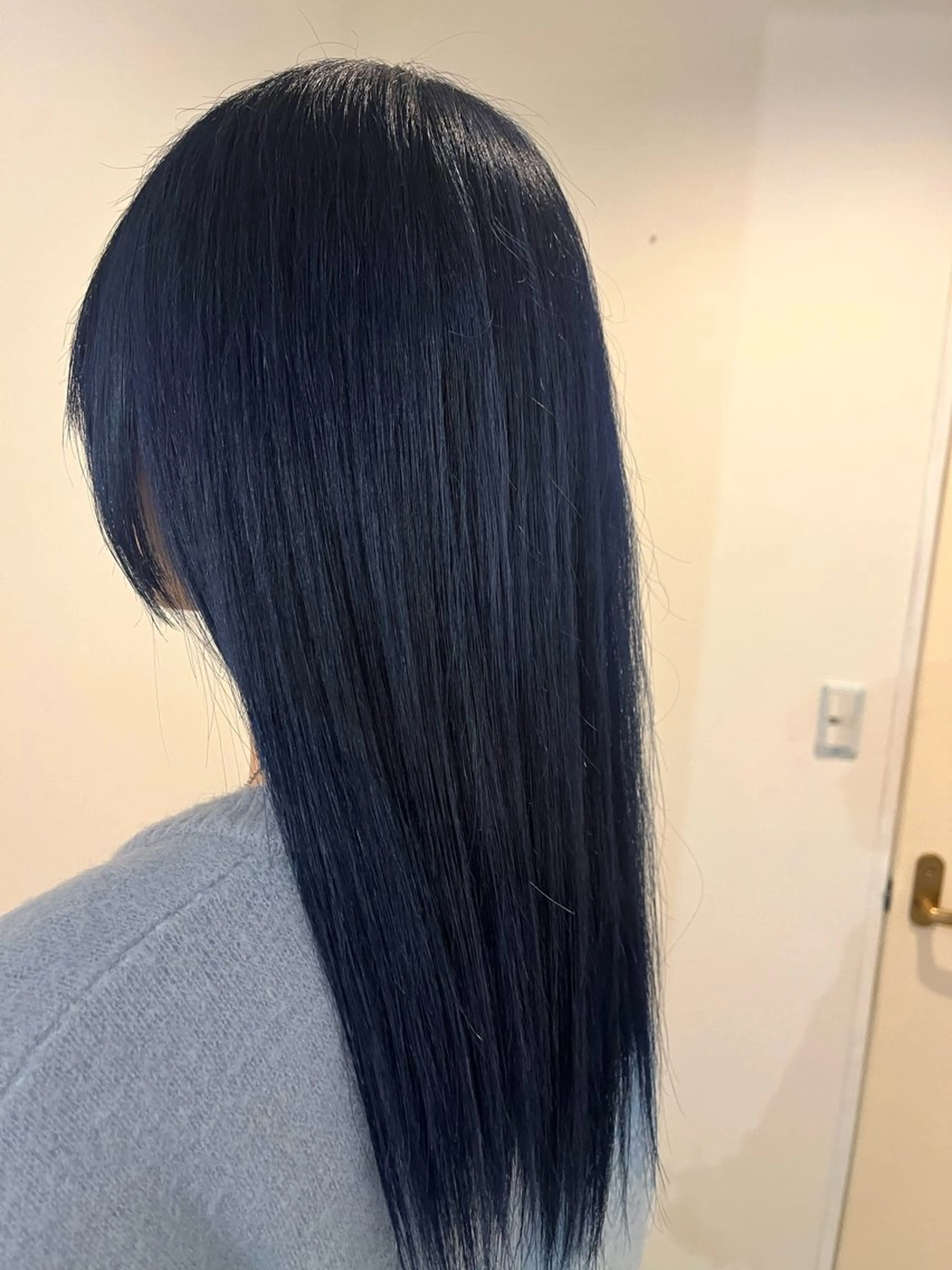 ロング カラー ブルーカラー ヘアカラー トリートメント 黒川 綾音のヘアスタイル