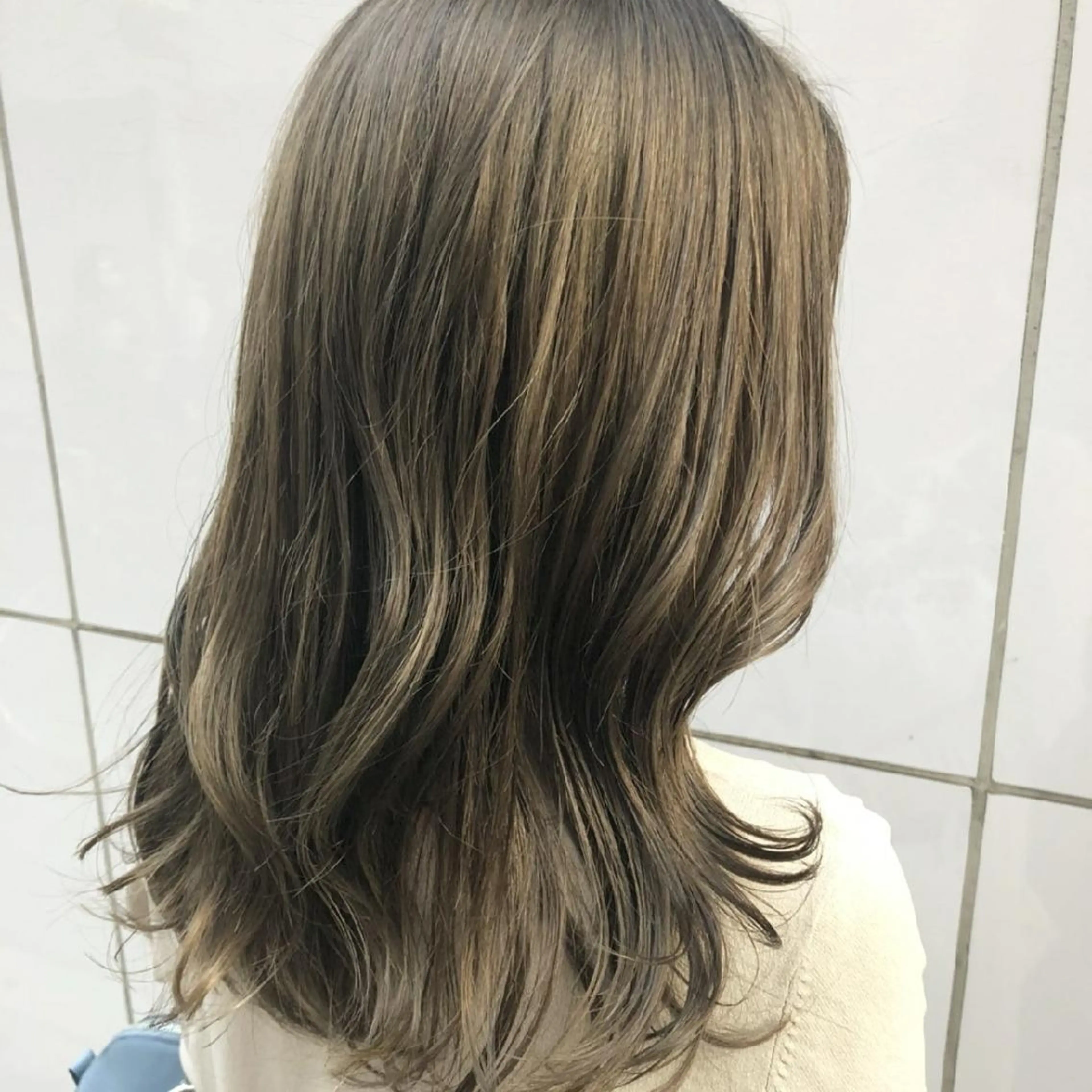 カラー セミロング ブリーチ 透明感カラー ハイライトカラー ハイライト 竹内啓太 ボブのヘアスタイル