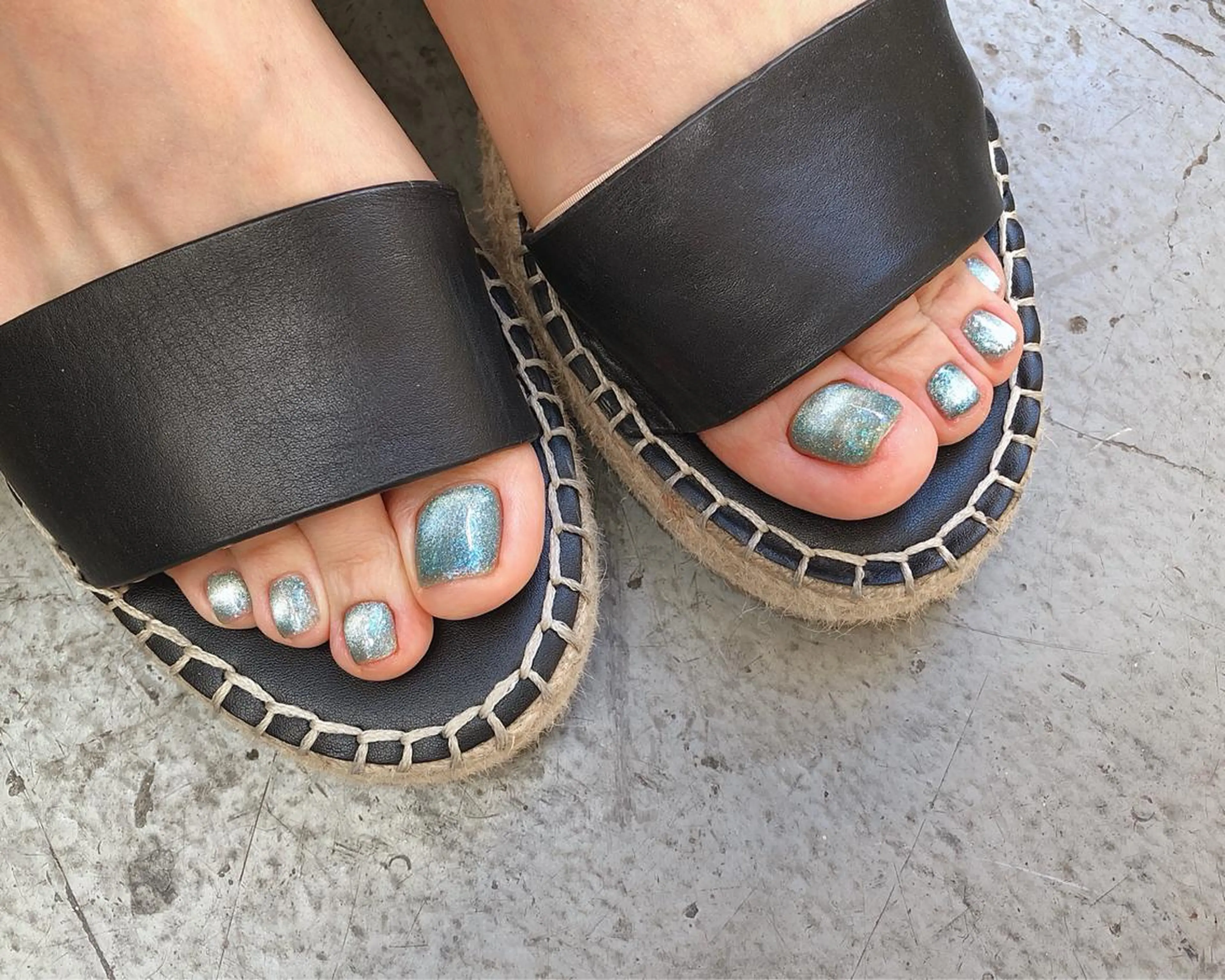 ネイル オーロラネイル キラキラネイル ラメ(グリッター) フットネイル saki_ nail heronのネイルデザイン