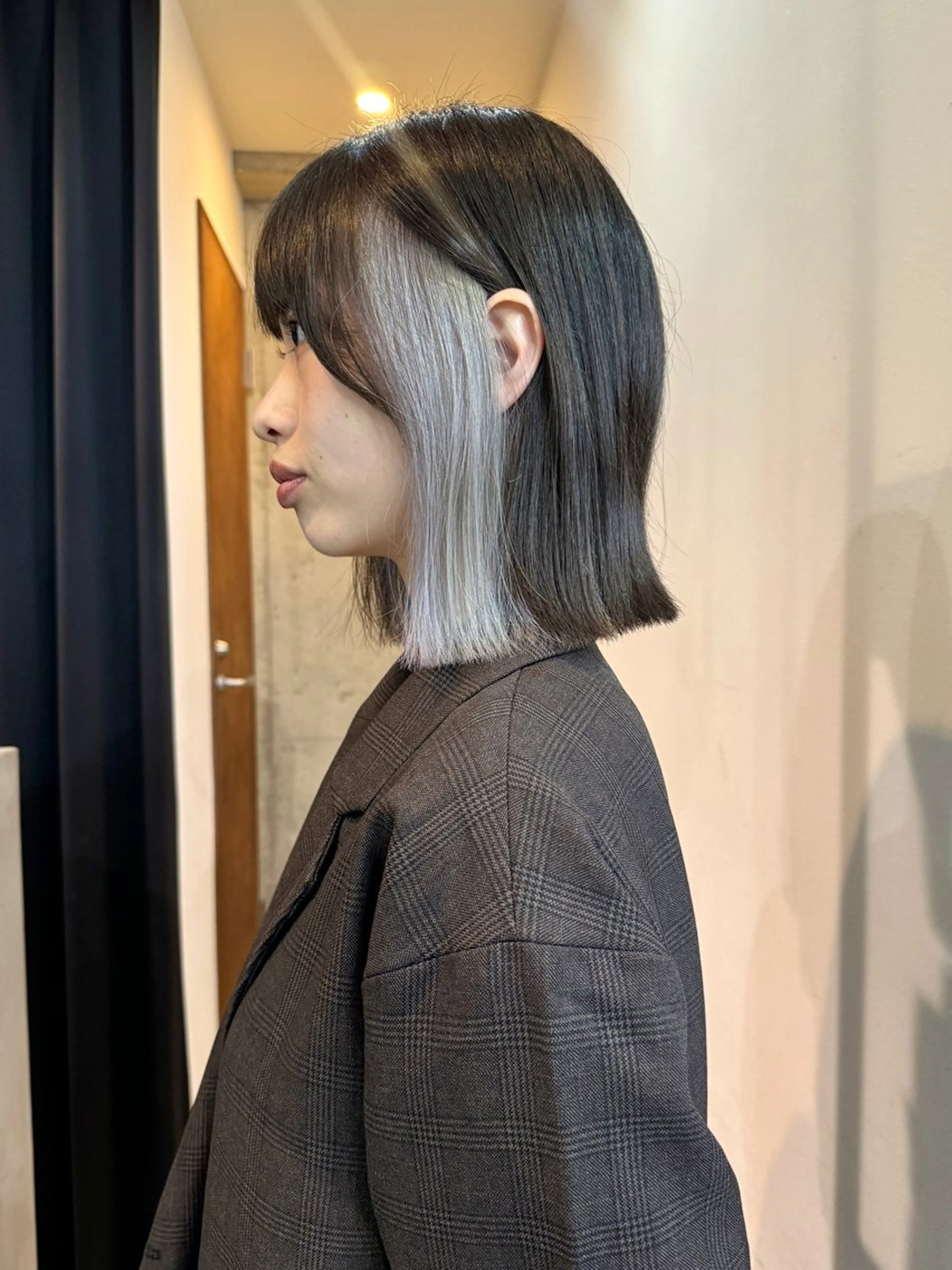 ミディアム カラー ヘアカラー 切りっぱなしボブ/ ブリーチカラー/大塚のヘアスタイル