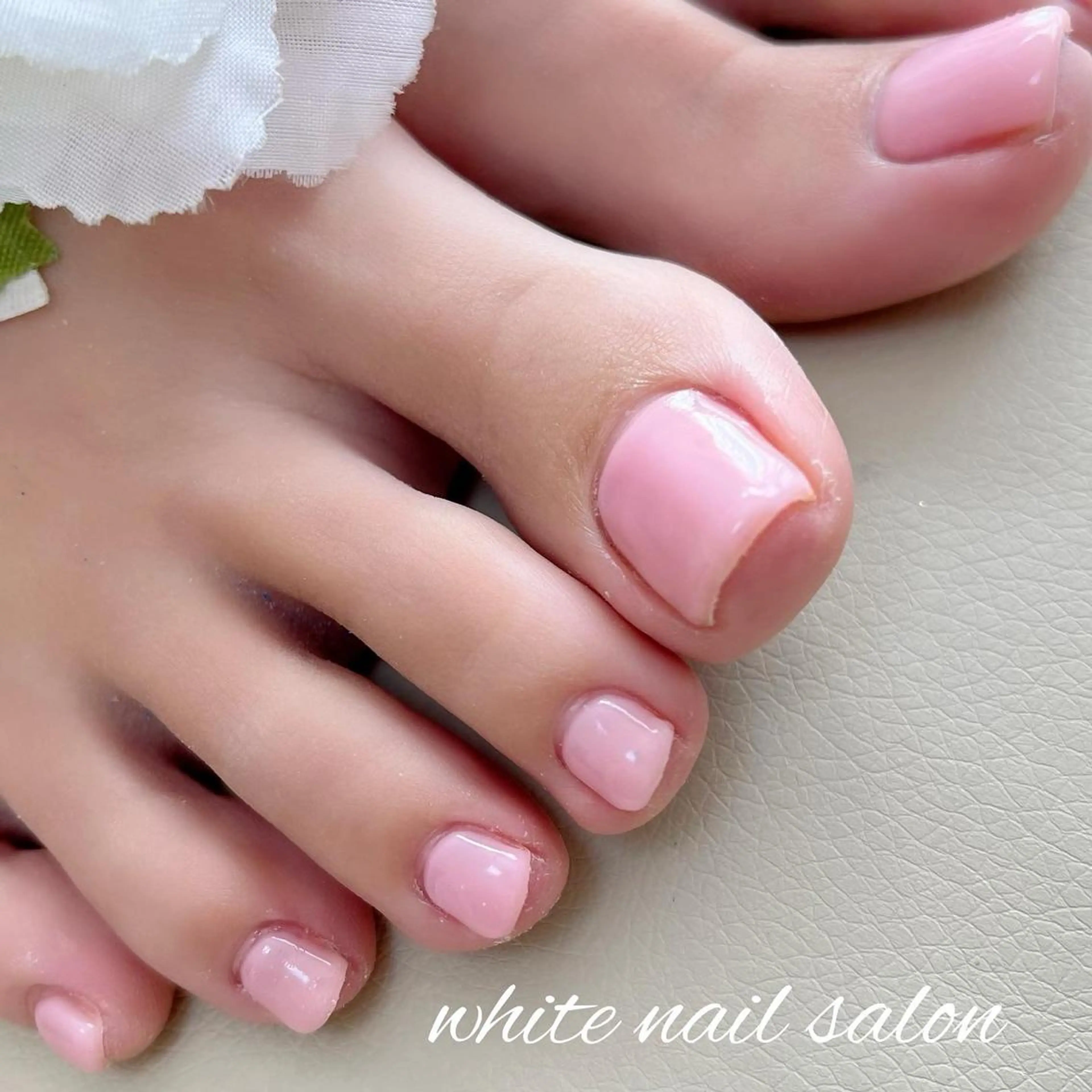 ネイル フットネイル ジェルネイル ハードジェル ラメ(グリッター) 持ち込み フットネイル white nail salonのネイルデザイン