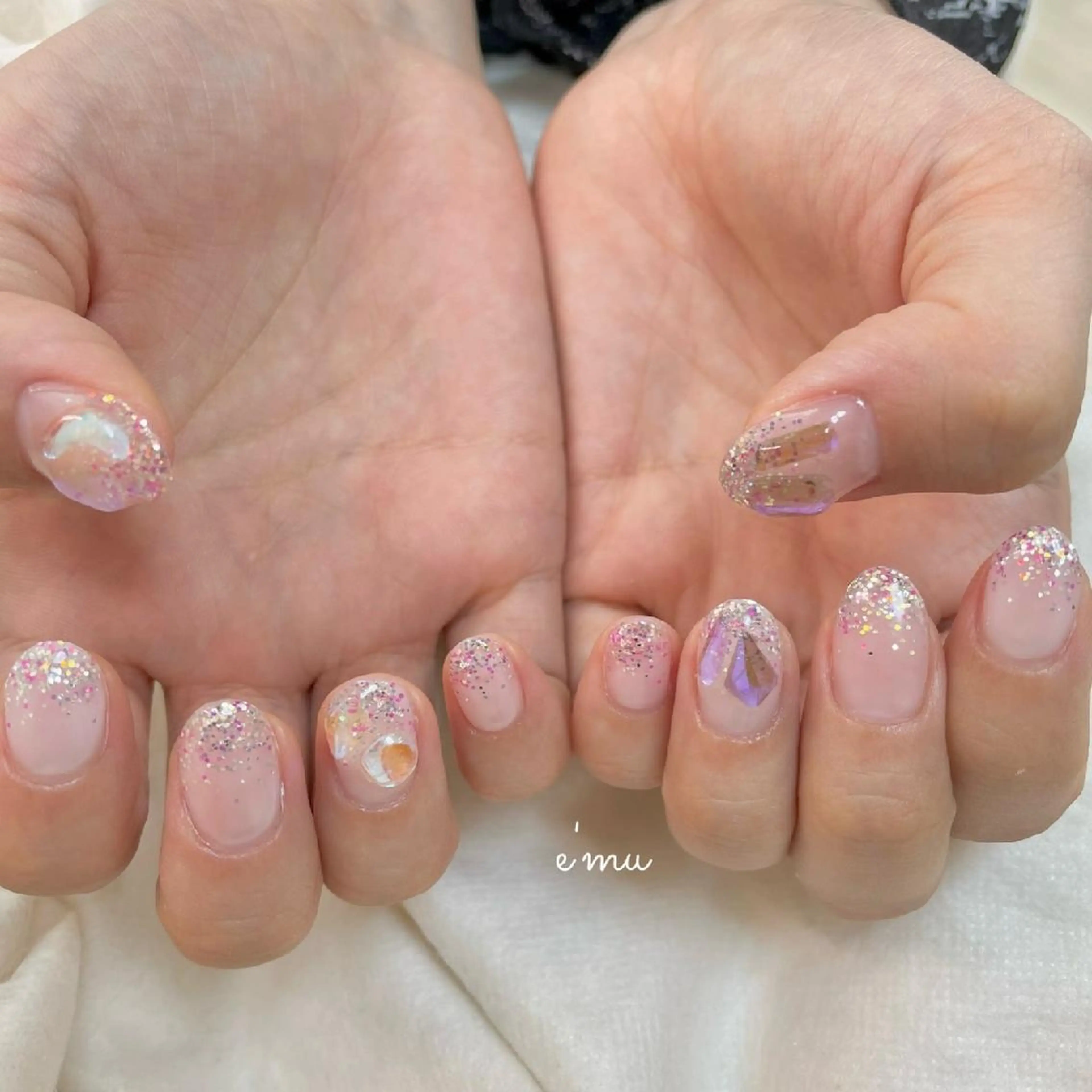 ネイル オーロラネイル キラキラネイル 韓国ネイル ストーンネイル ハンドネイル nail salon e'mu💐のネイルデザイン