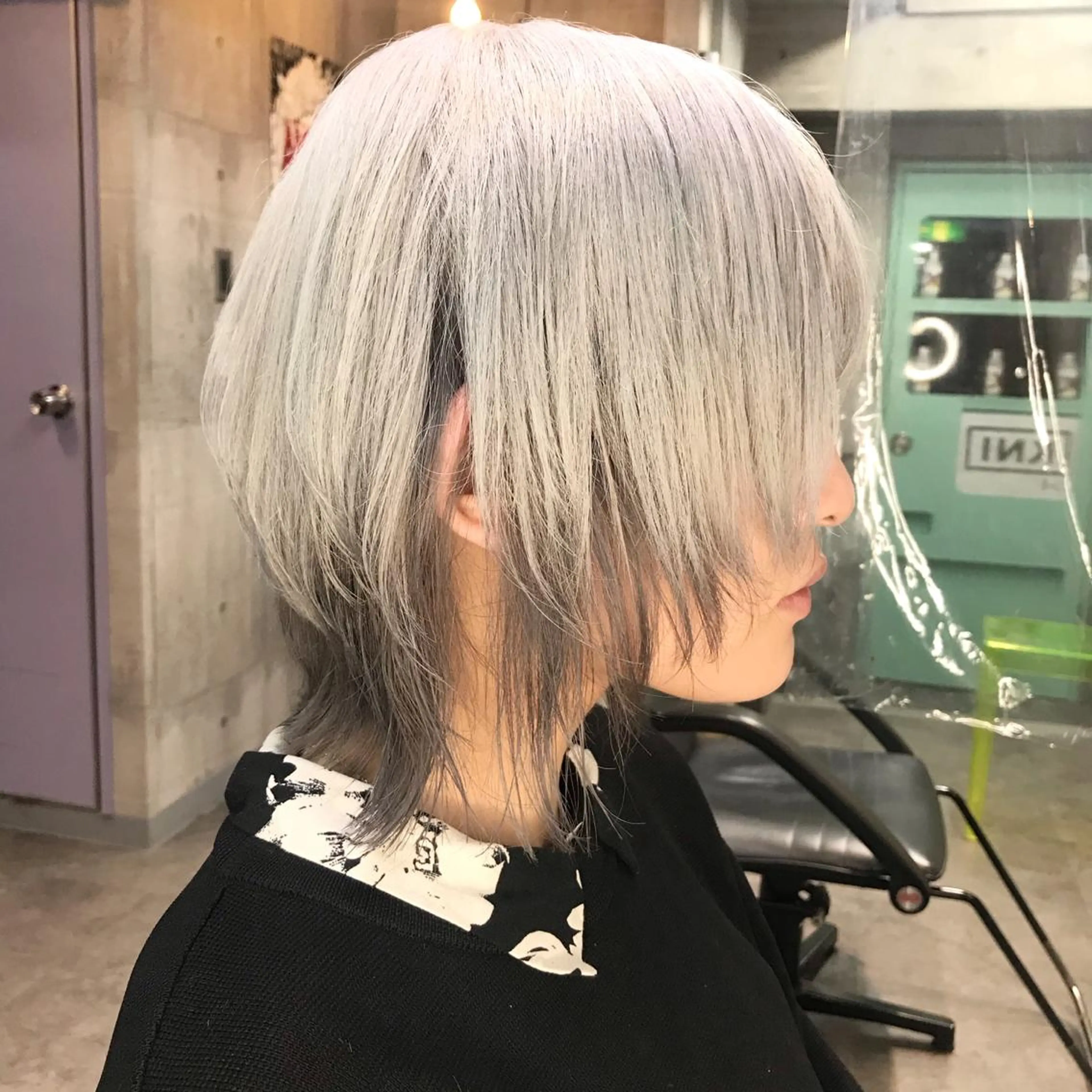 ミディアム カラー ウルフカット ホワイト&レイヤーカ ットエクステ長畠俊輔のヘアスタイル