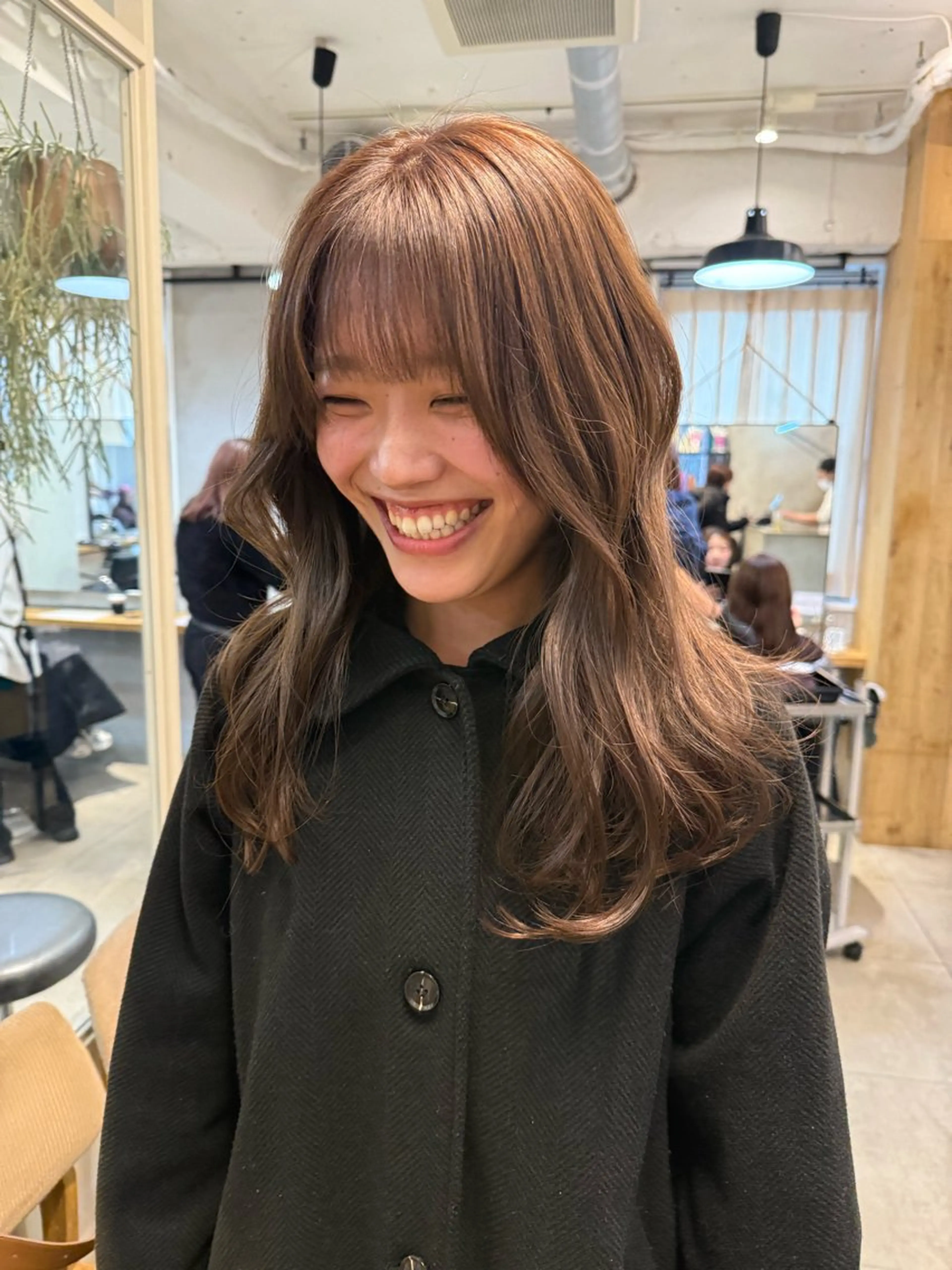 セミロング カラー ミルクティー× グレージュMOMOのヘアスタイル