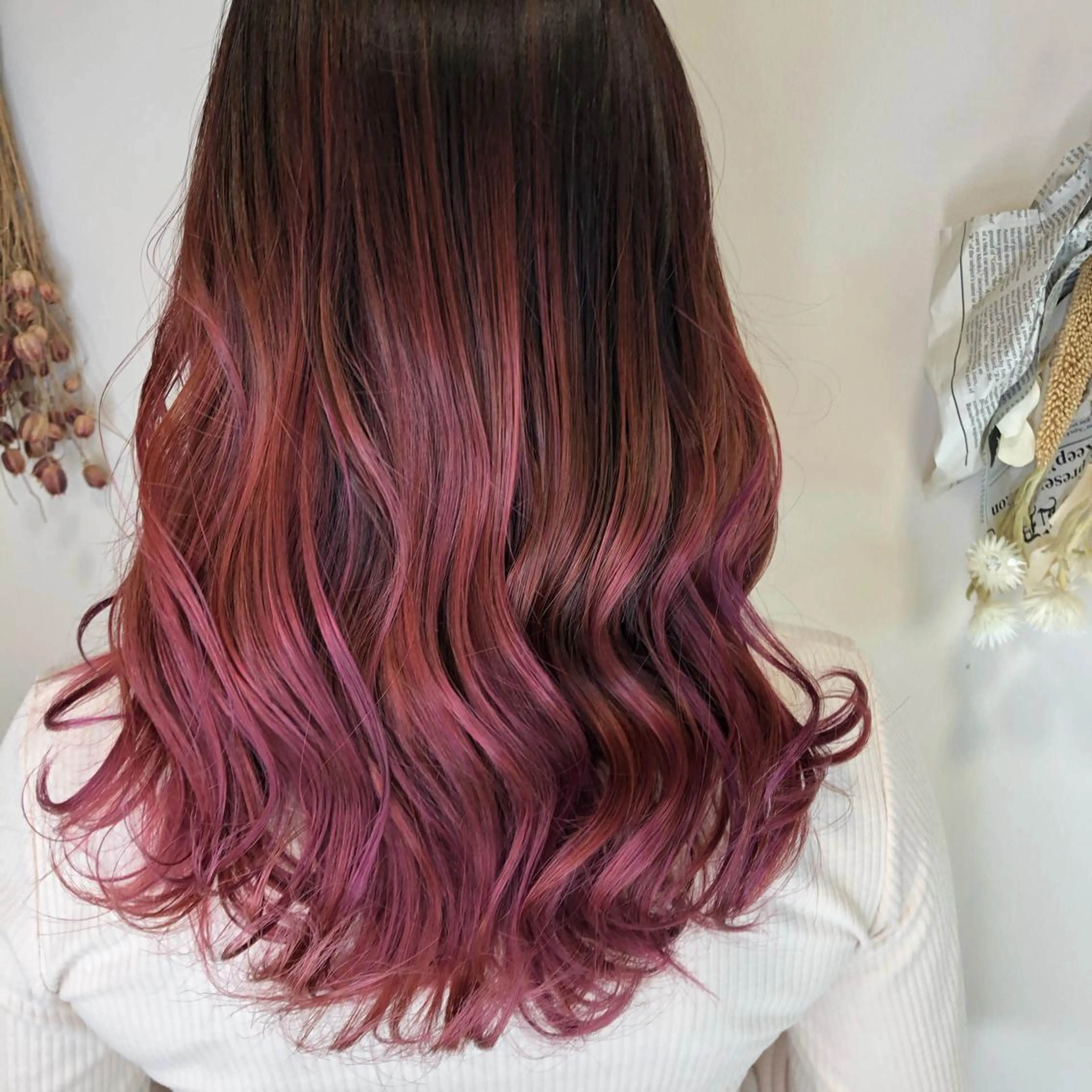 ロング カラー グラデーションカラー ピンクカラー ローズカラー ヘアカラー トリートメント 松佐 ゆかりのヘアスタイル