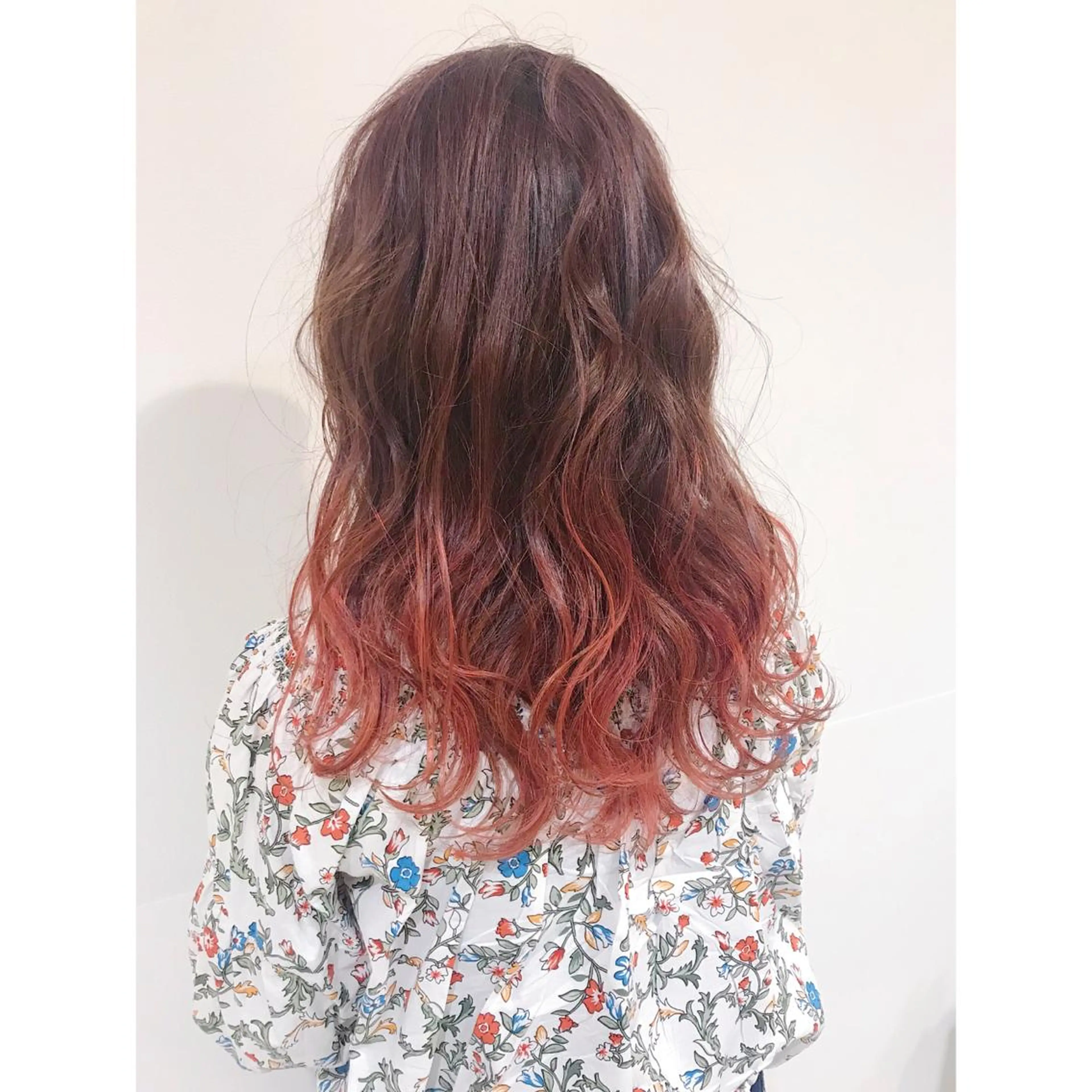 ロング カラー 岡田まみ🍒🤍 透明感カラーのヘアスタイル