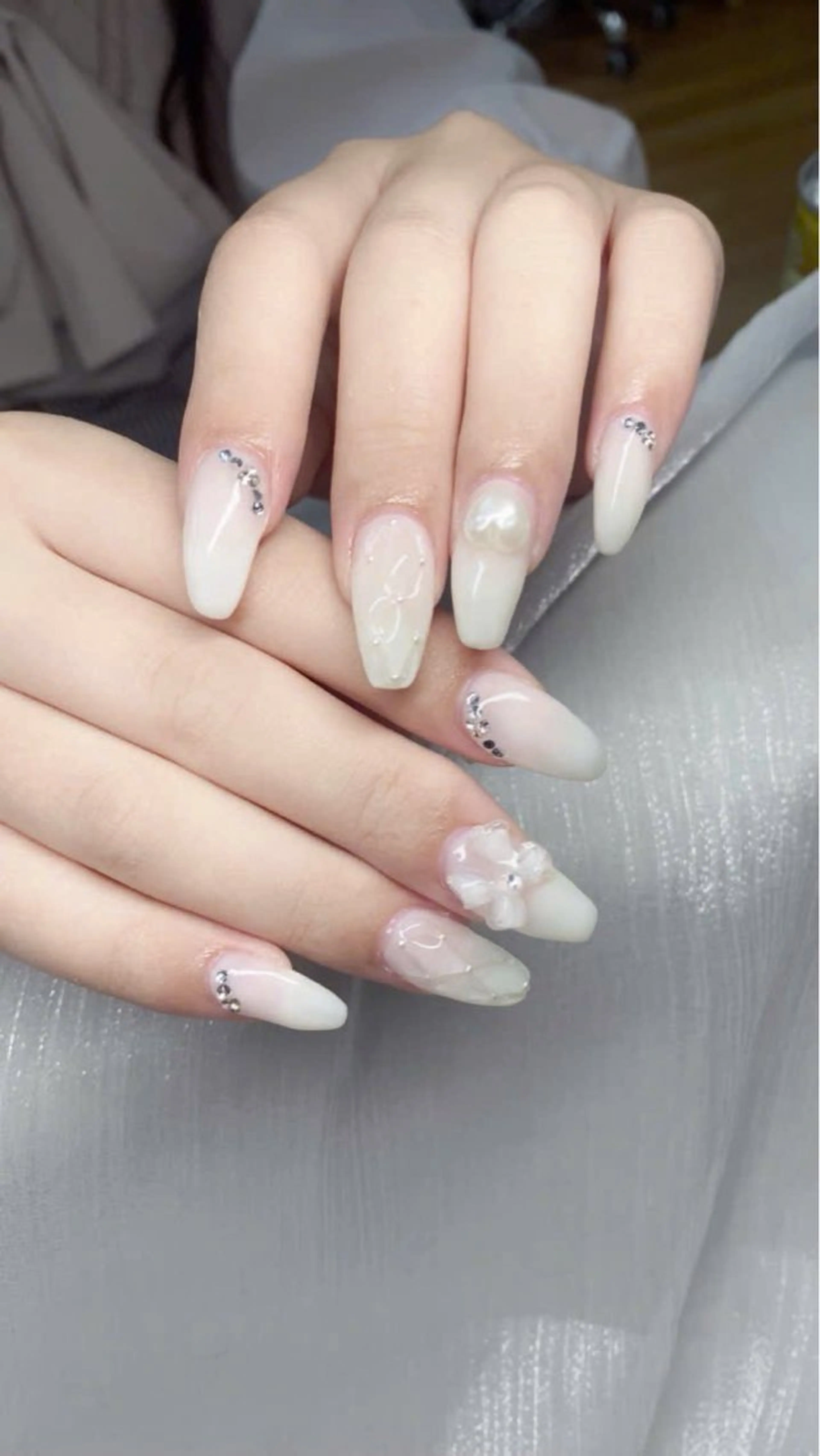 ネイル フレンチネイル グラデーション キラキラネイル 韓国ネイル マグネットネイル ハンドネイル ハンドケア Hara Nail 【パラジェル使用】のネイルデザイン
