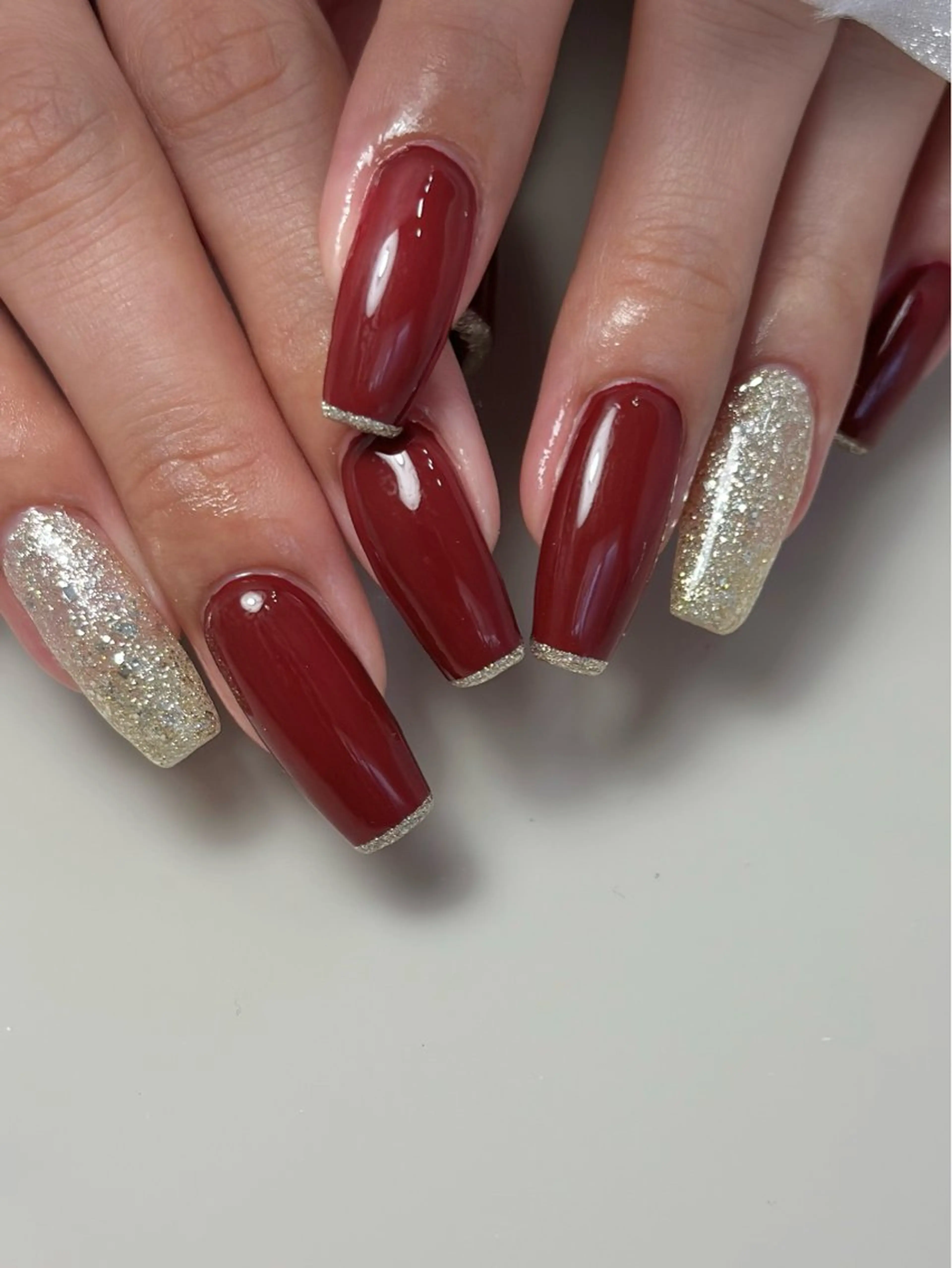 ネイル ボルドー ゴールド ラメ(グリッター) ワンカラーネイル bibiwoo Ayakoのネイルデザイン