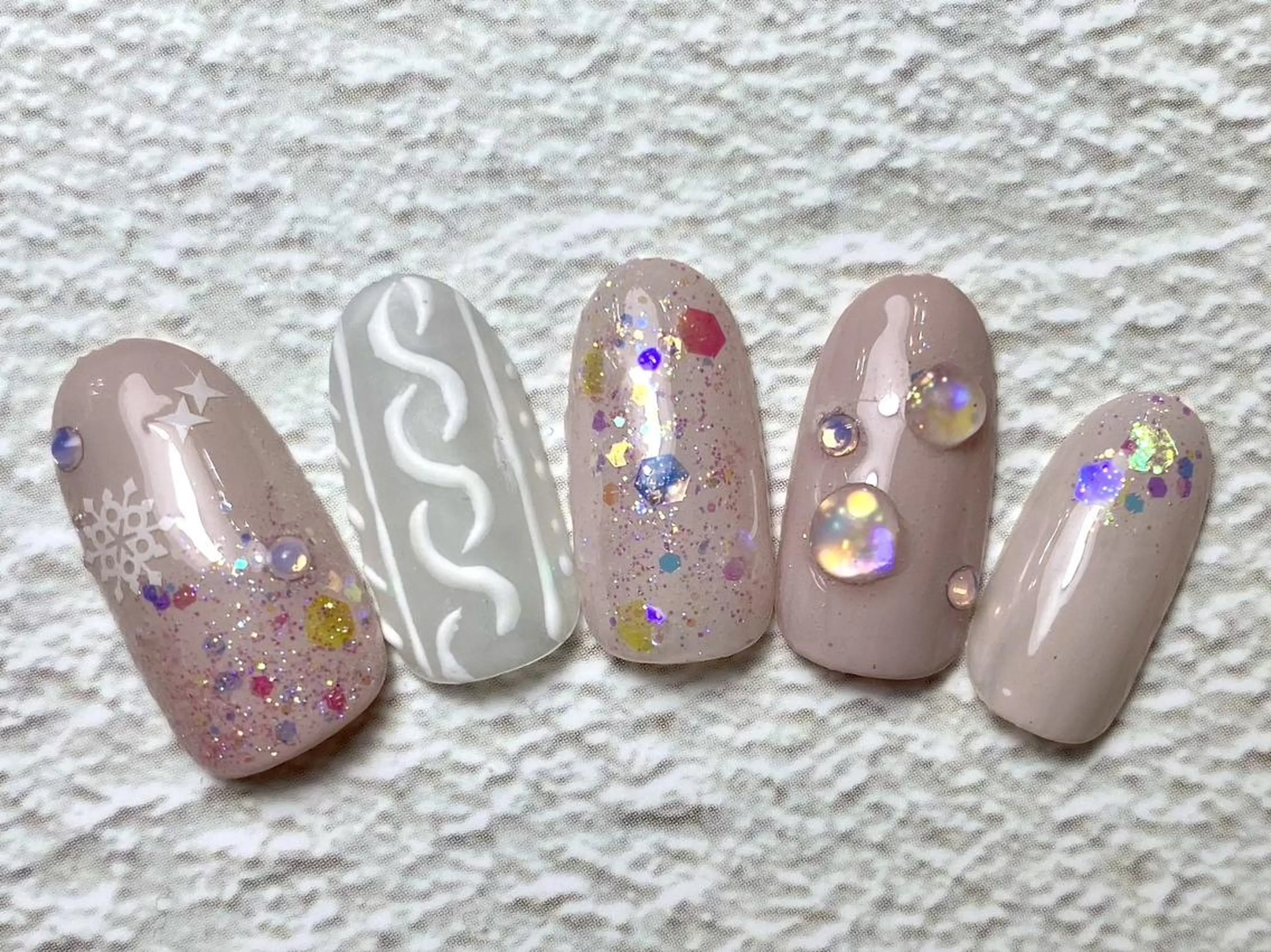 ネイル アートネイル ニュアンスネイル ツイードネイル 冬ネイル クリスマス ハンドネイル Nailist Honamiのネイルデザイン