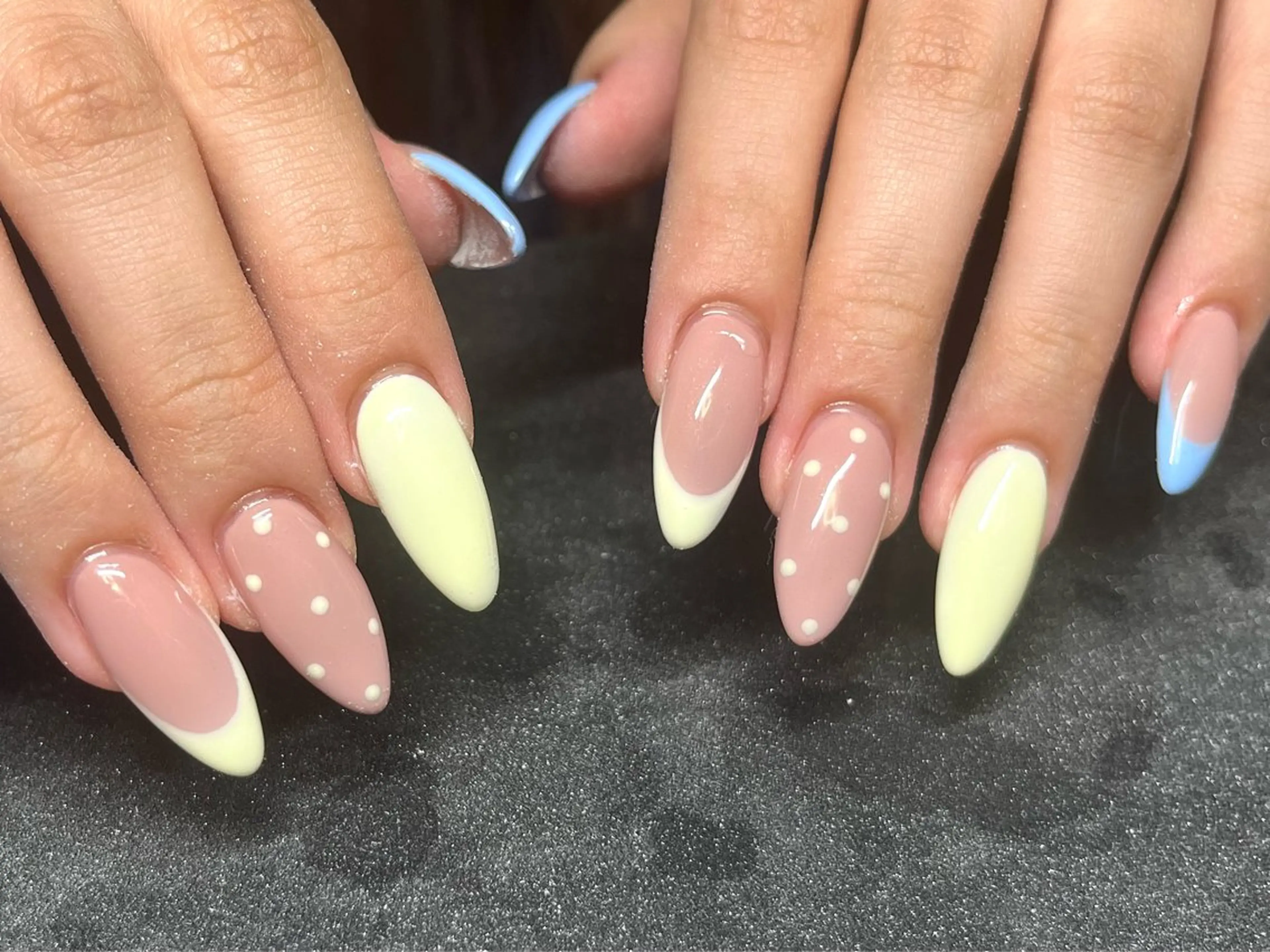 ネイル 黄色 ハンドネイル Chika .のネイルデザイン