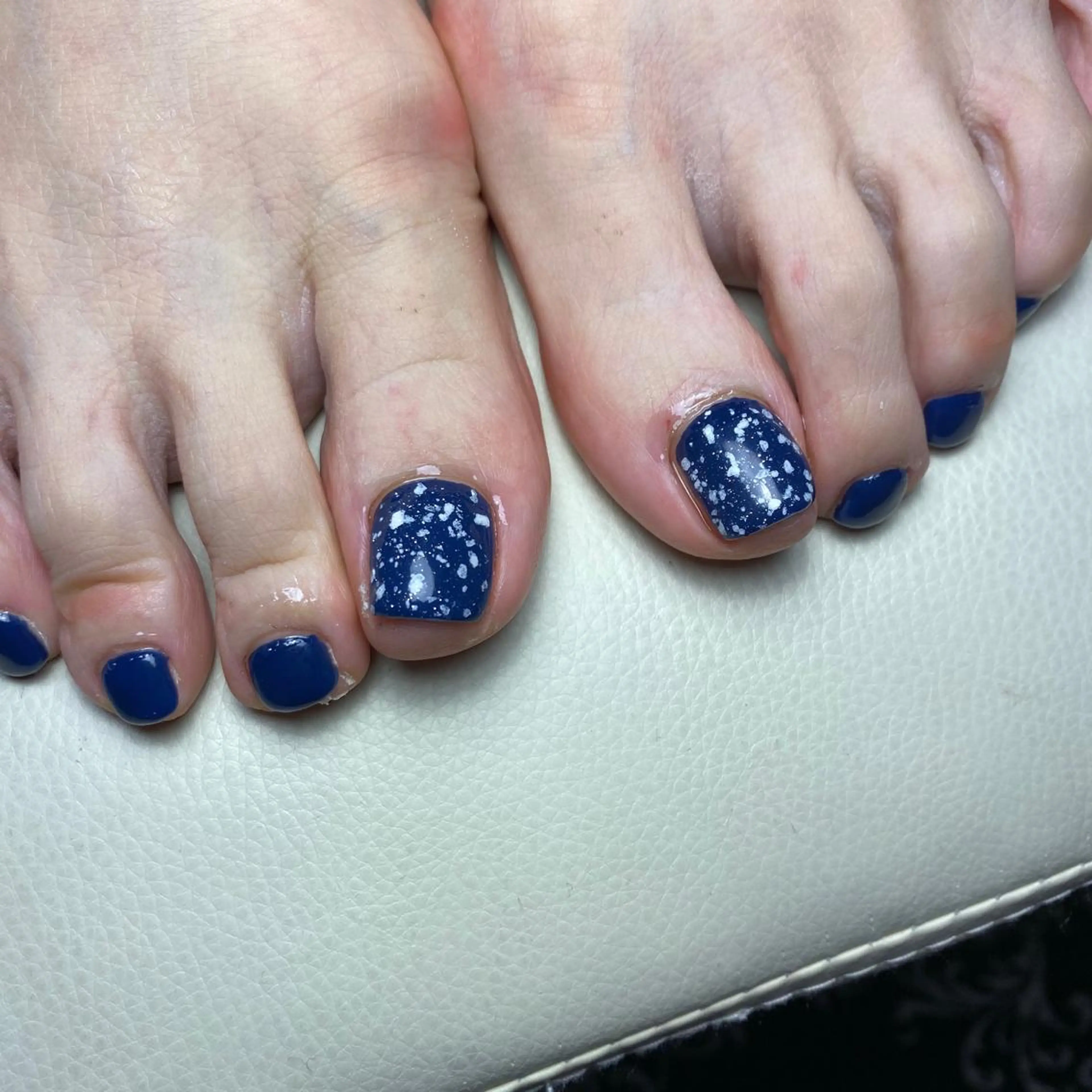 ネイル フットネイル ワンカラーネイル シンプルネイル フットネイル COCO +のエステ・リラクイメージ