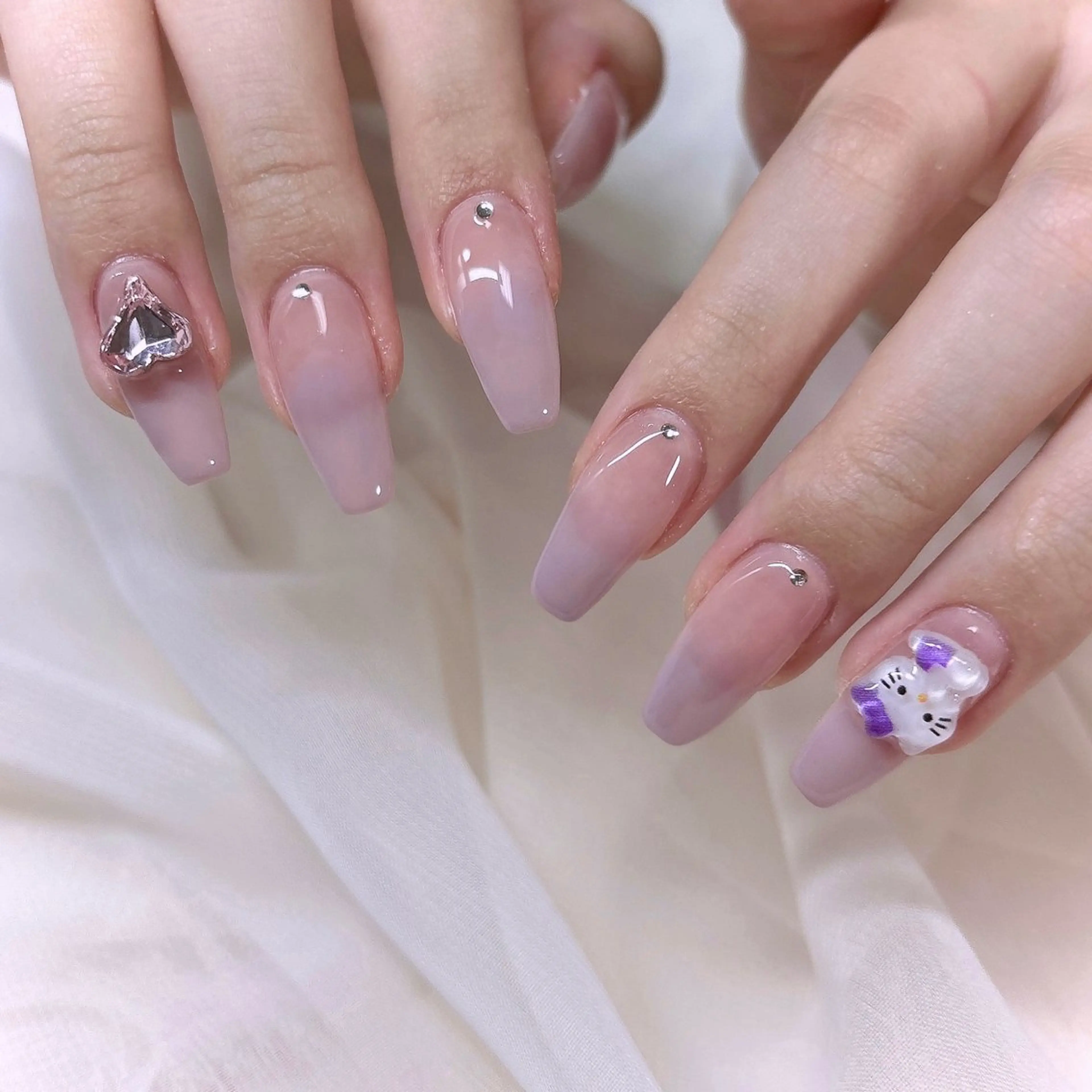 ネイル シンプルネイル ハンドネイル 𓂃🦢Aurora Swan🌙𓂃のネイルデザイン