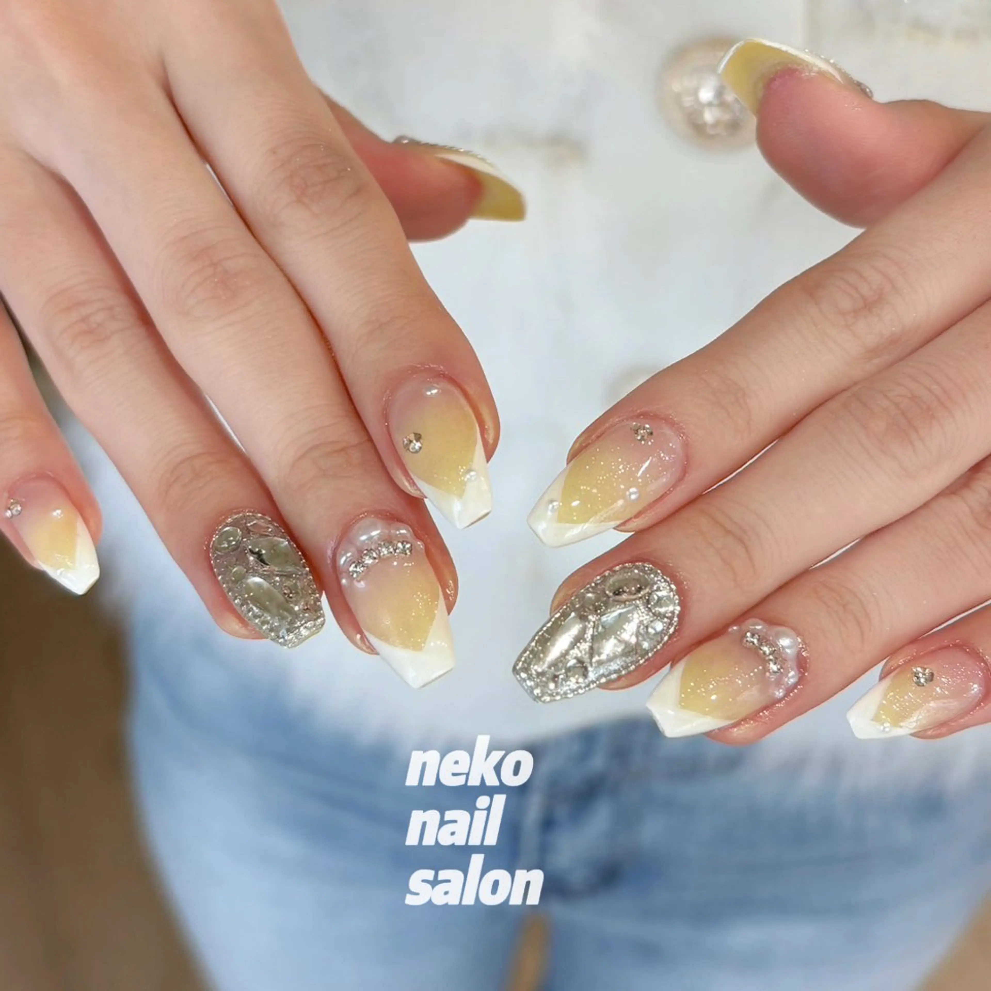 ネイル フレンチネイル キラキラネイル 黄色 ハンドネイル neko nailのネイルデザイン