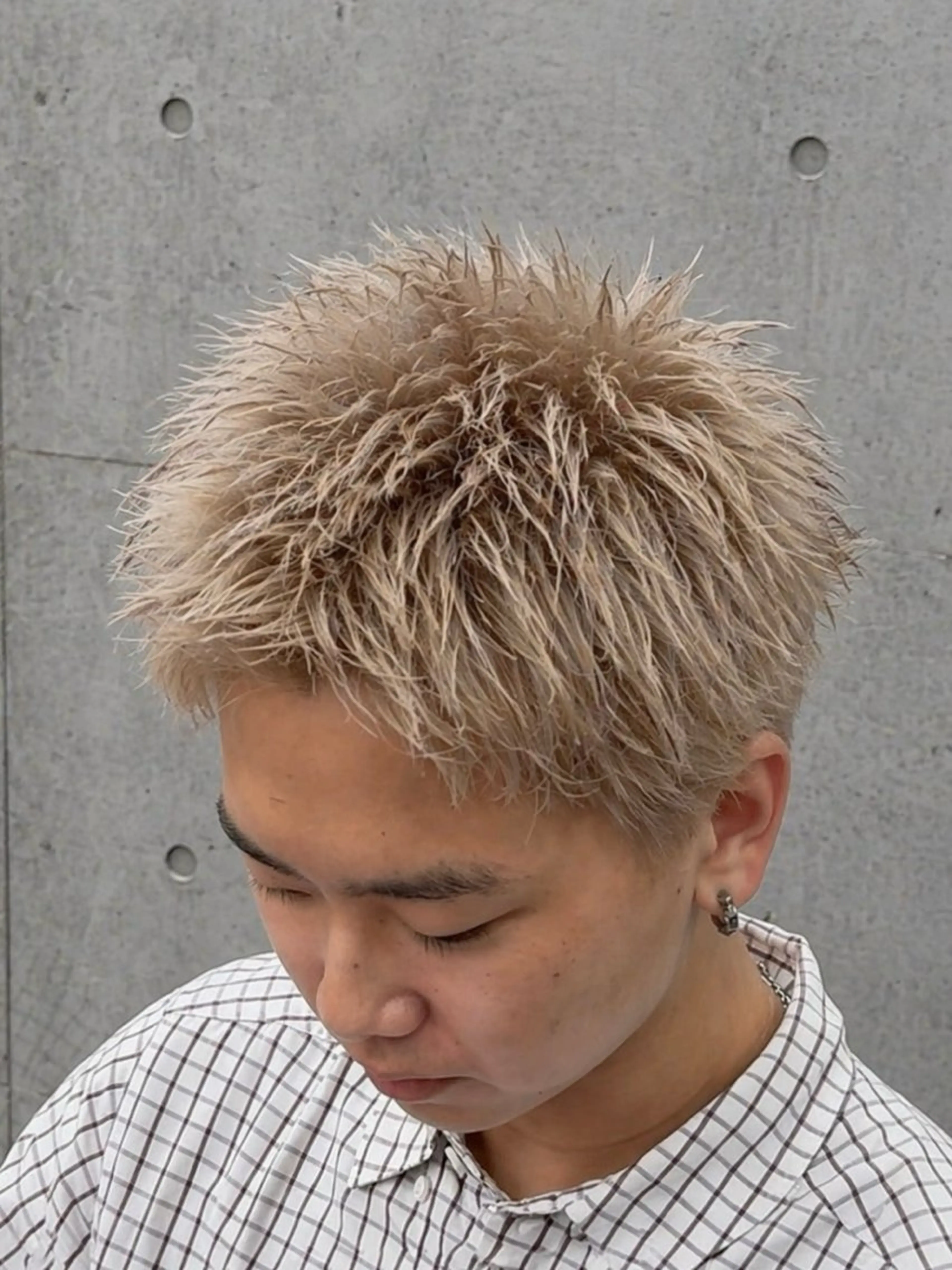 ショート カラー パーマ メンズ フェードカット メンズハイトーン メンズパーマ スキンフェード ハイトーンカラー ヘアカラー トリートメント 渡辺 匠翔のヘアスタイル