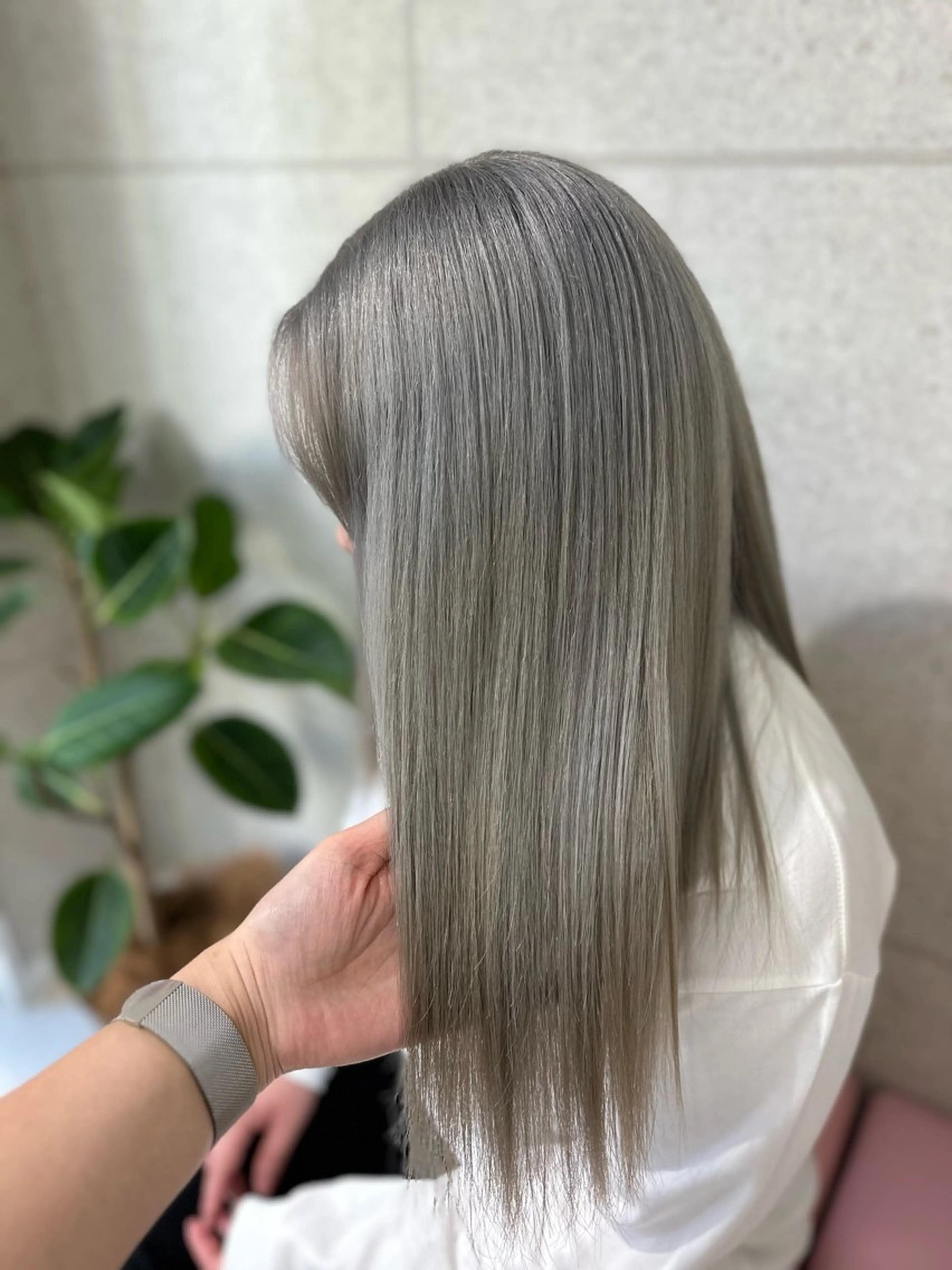 セミロング カラー シルバー 縮毛矯正 ヘアカラー トリートメント PSY【サイ】池袋 KYOKAのヘアスタイル