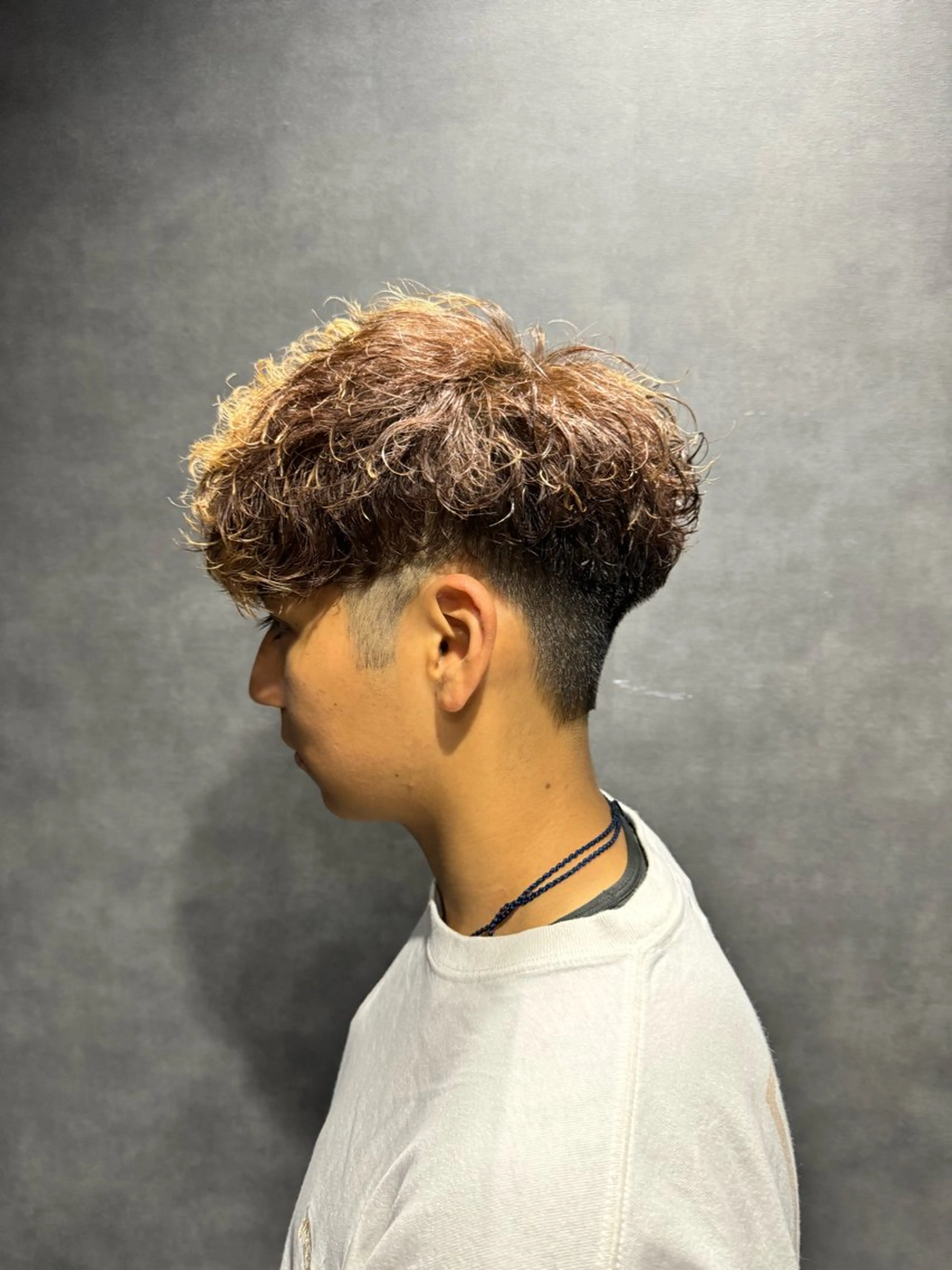 ショート カラー パーマ ヘアアレンジ メンズ センターパート メンズハイライト メンズメッシュ マッシュ メンズパーマ カット パーマ トリートメント ヘッドスパ ヘアセット 仕上がり満足度No. 1🔥BLUCK🔥のヘアスタイル