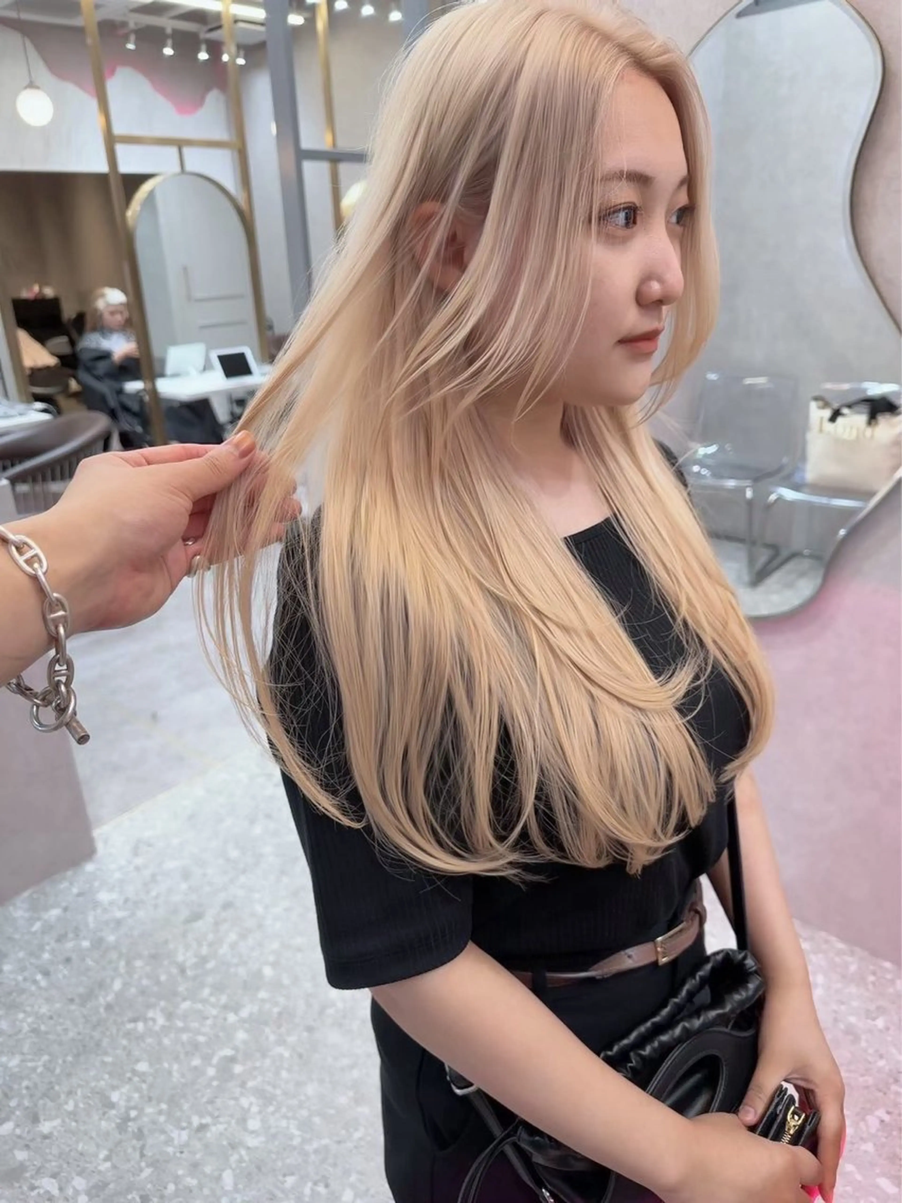 ロング VIVIE 福岡天神店のヘアスタイル