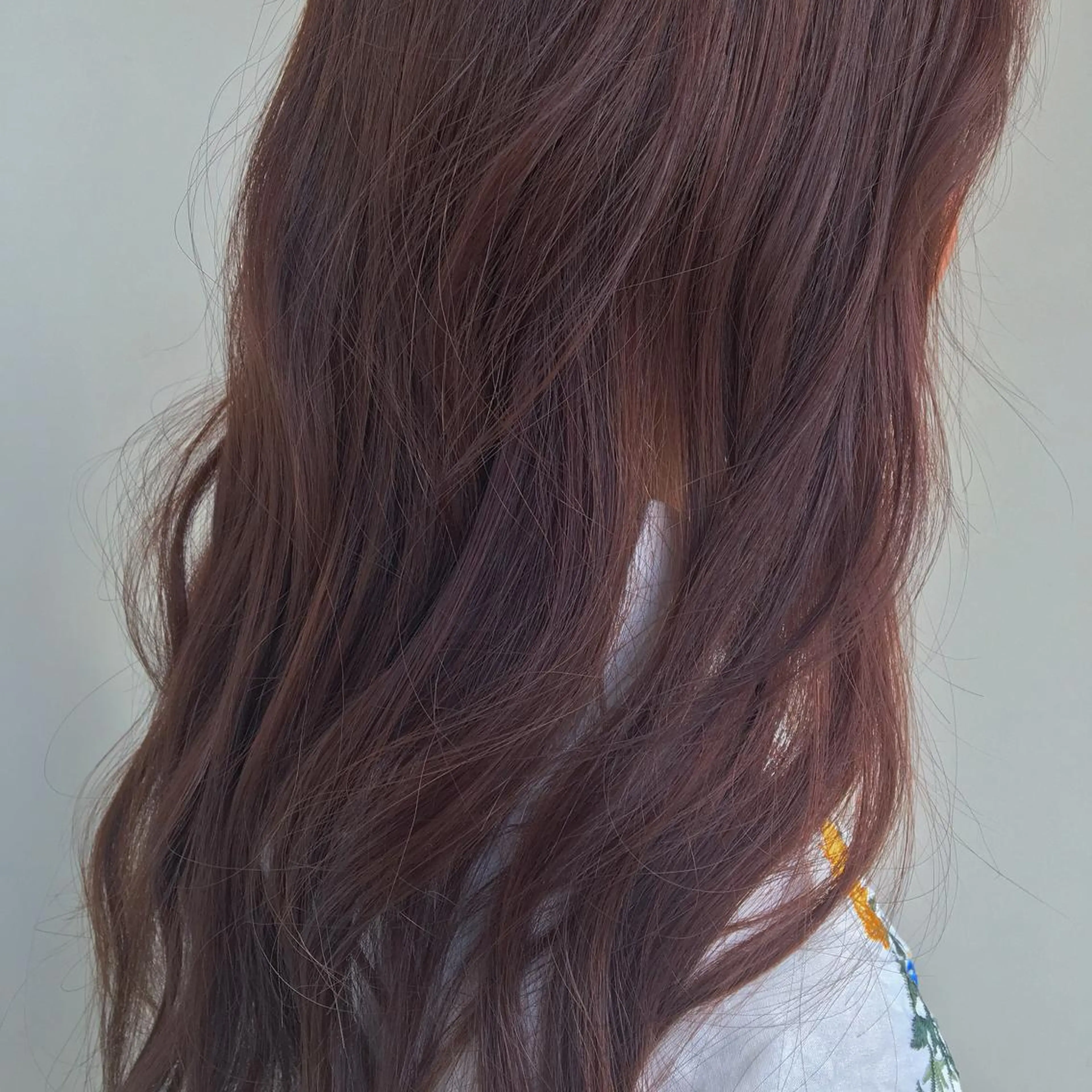 ロング カラー ブリーチ ブリーチなしカラー ピンクカラー ＮＥＷＩ　京橋 【yoko】のヘアスタイル