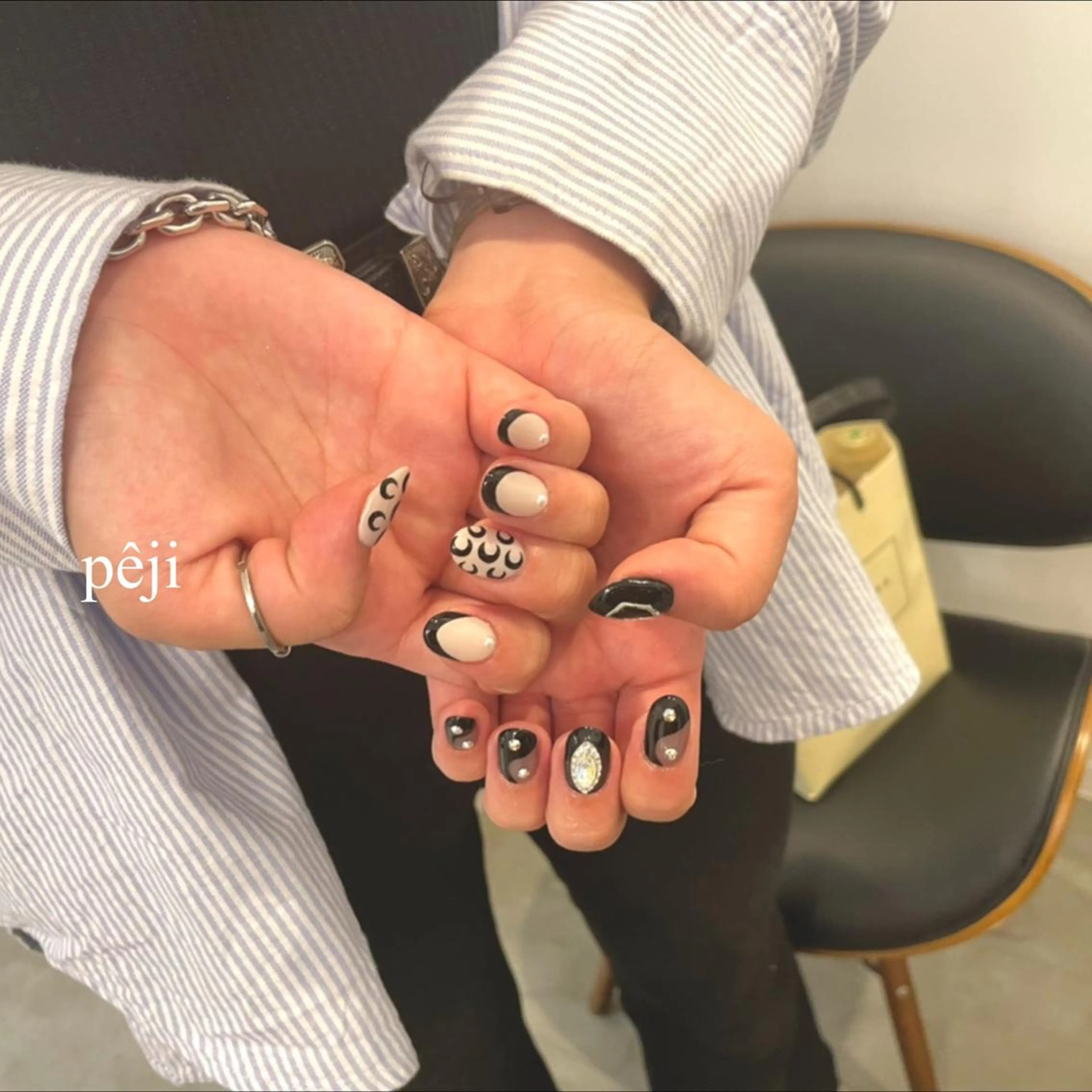 ショート m kaori𓃟のネイルデザイン