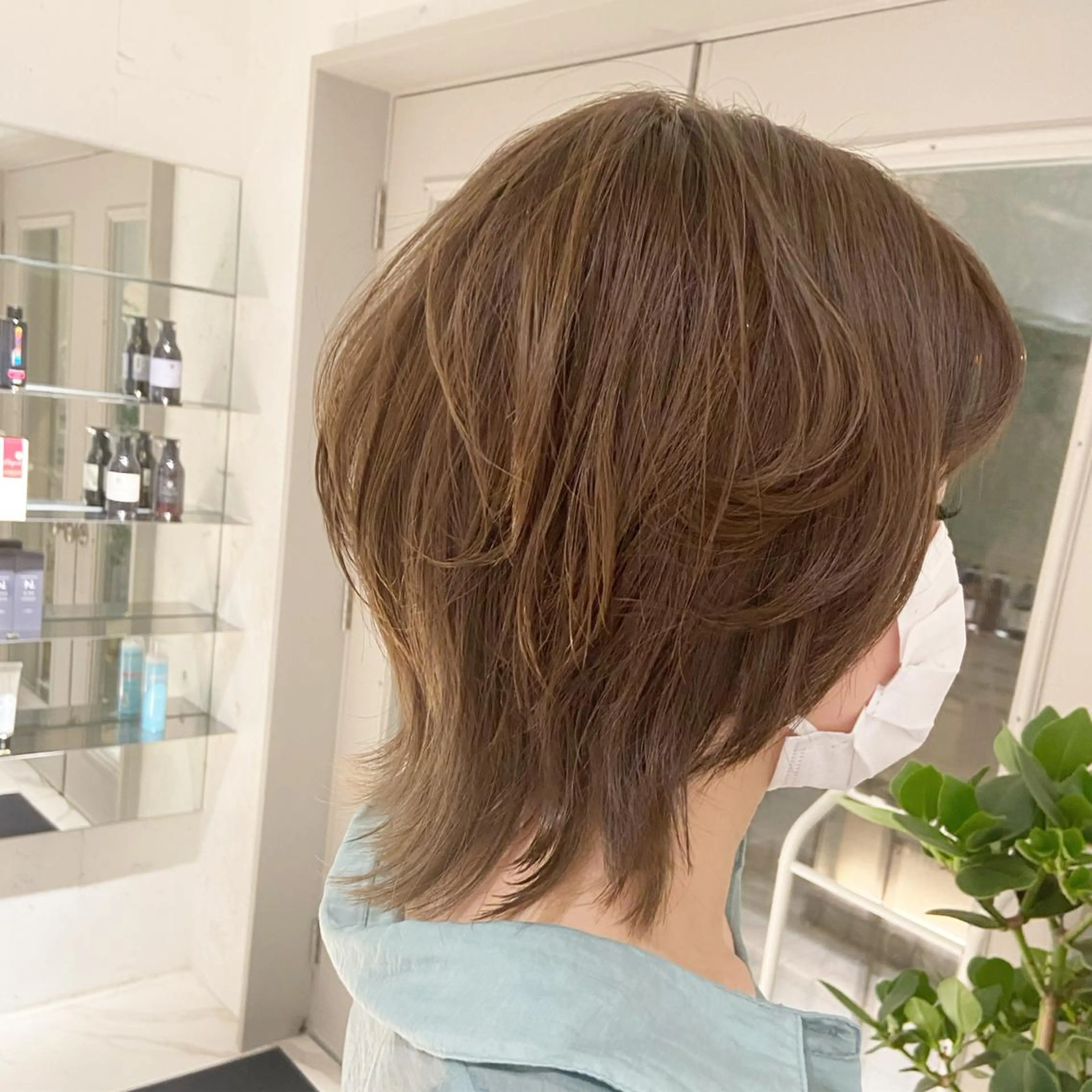 ミディアム くびれヘア レイヤーカット 外ハネヘア ウルフカット カジュアルを女っぽく 𝗮𝘆𝗮𝗰𝗼のヘアスタイル