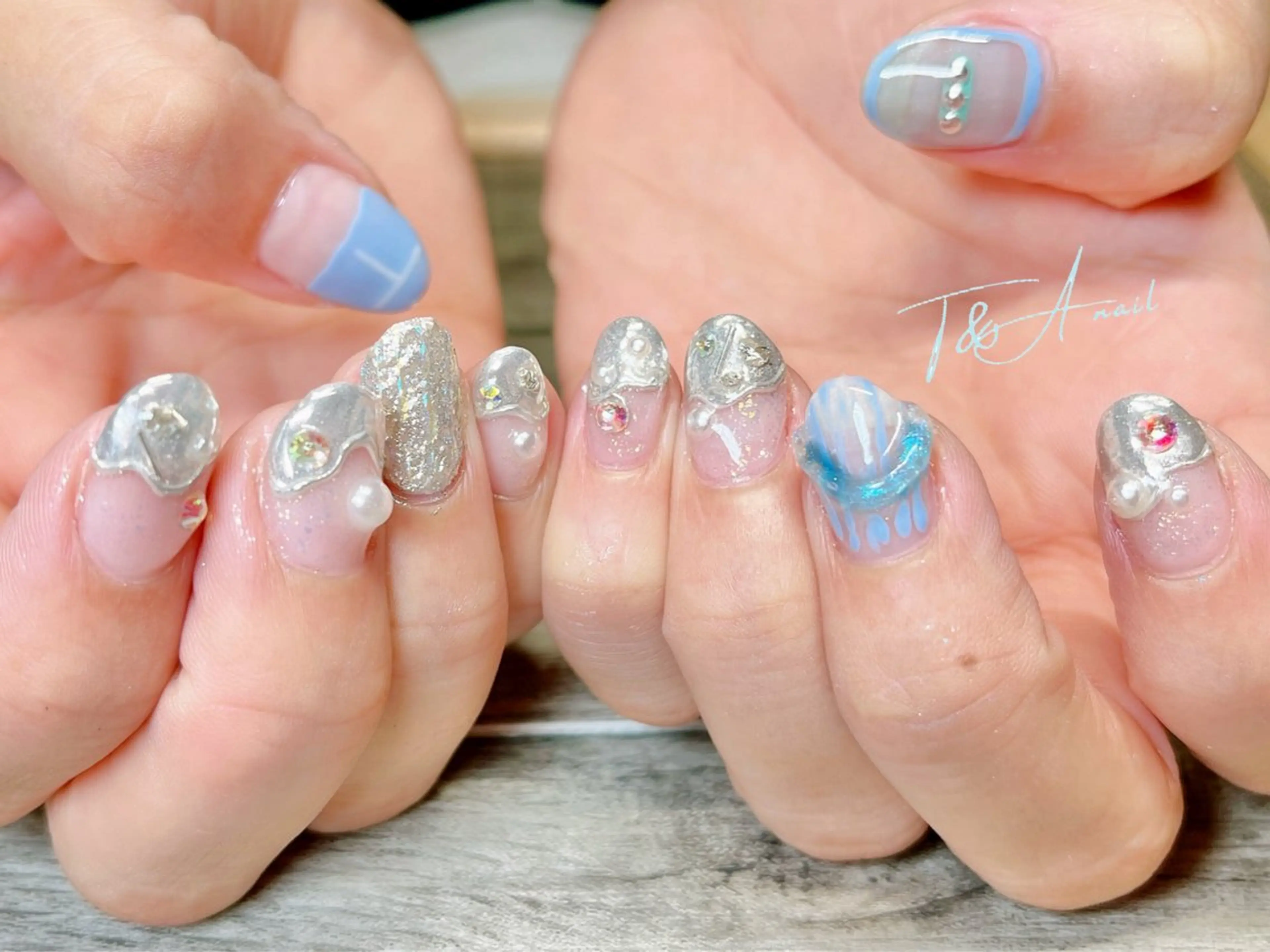 ネイル ジェルネイル 水色 ニュアンスネイル スカルプネイル 夏ネイル ハンドネイル T&A nailのネイルデザイン