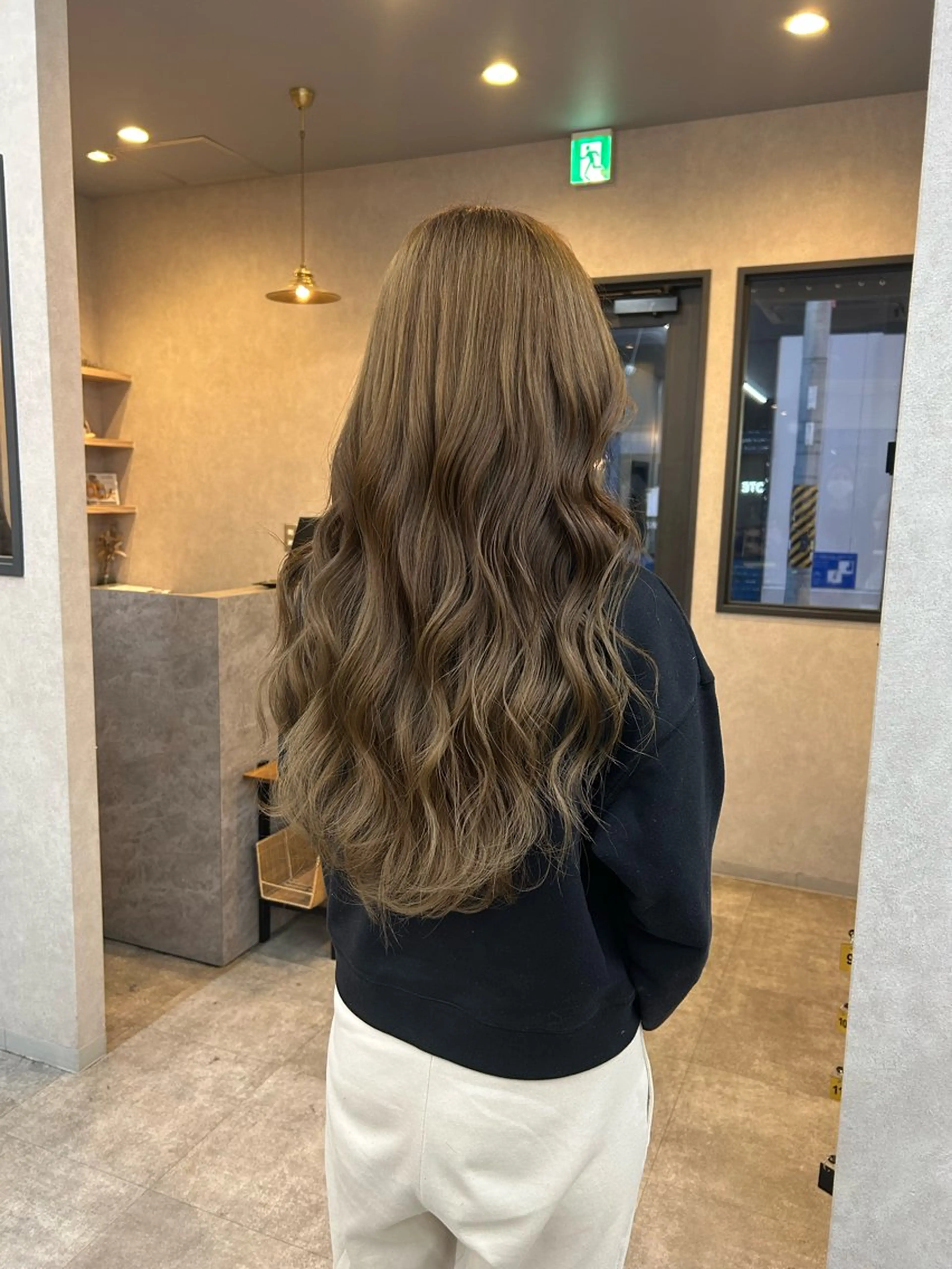 ロング カラー ベージュカラー カット ヘアカラー トリートメント いなみね はるきのヘアスタイル
