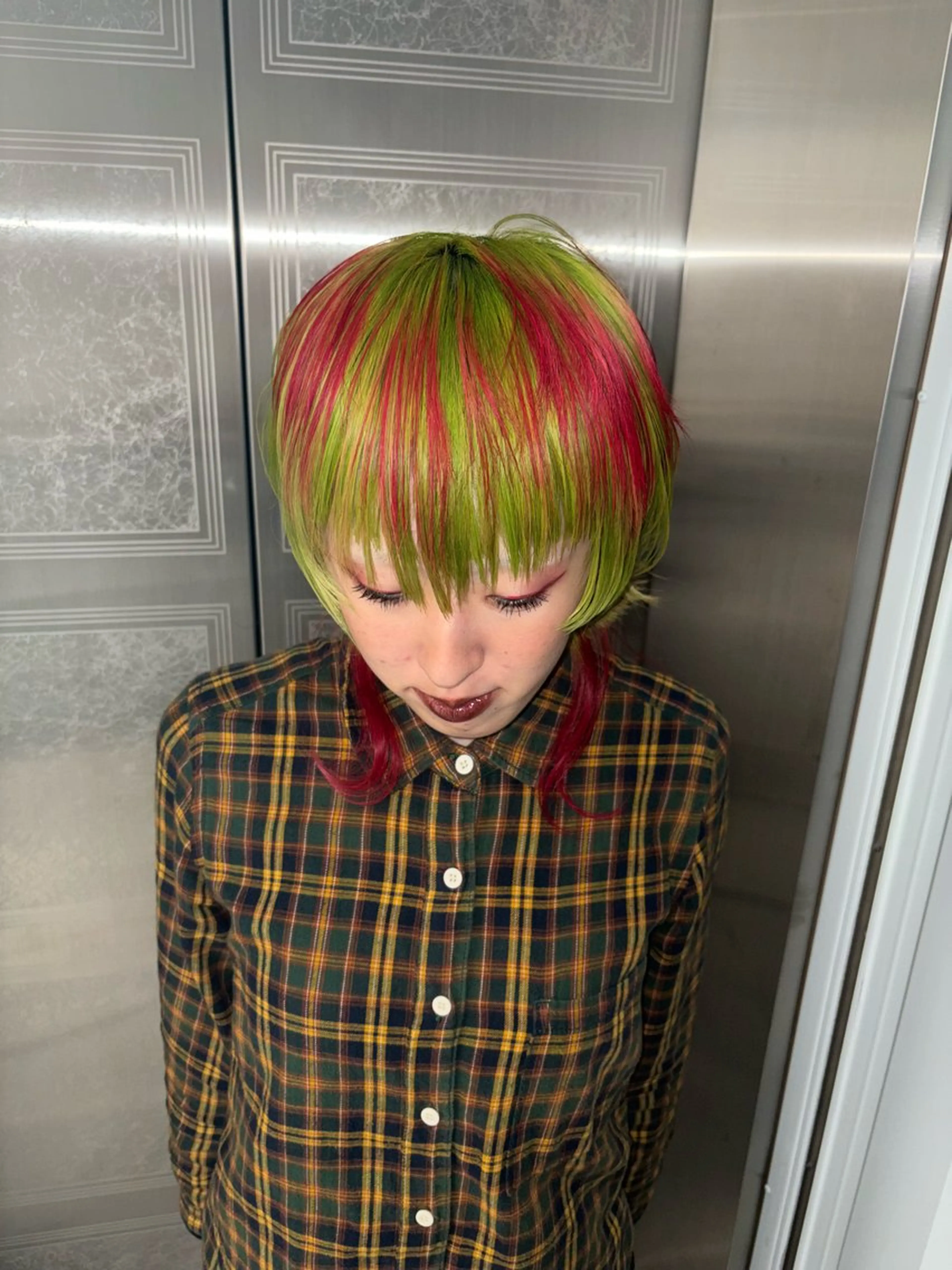 ショート ヘアカラー 村上 奈乃果のヘアスタイル