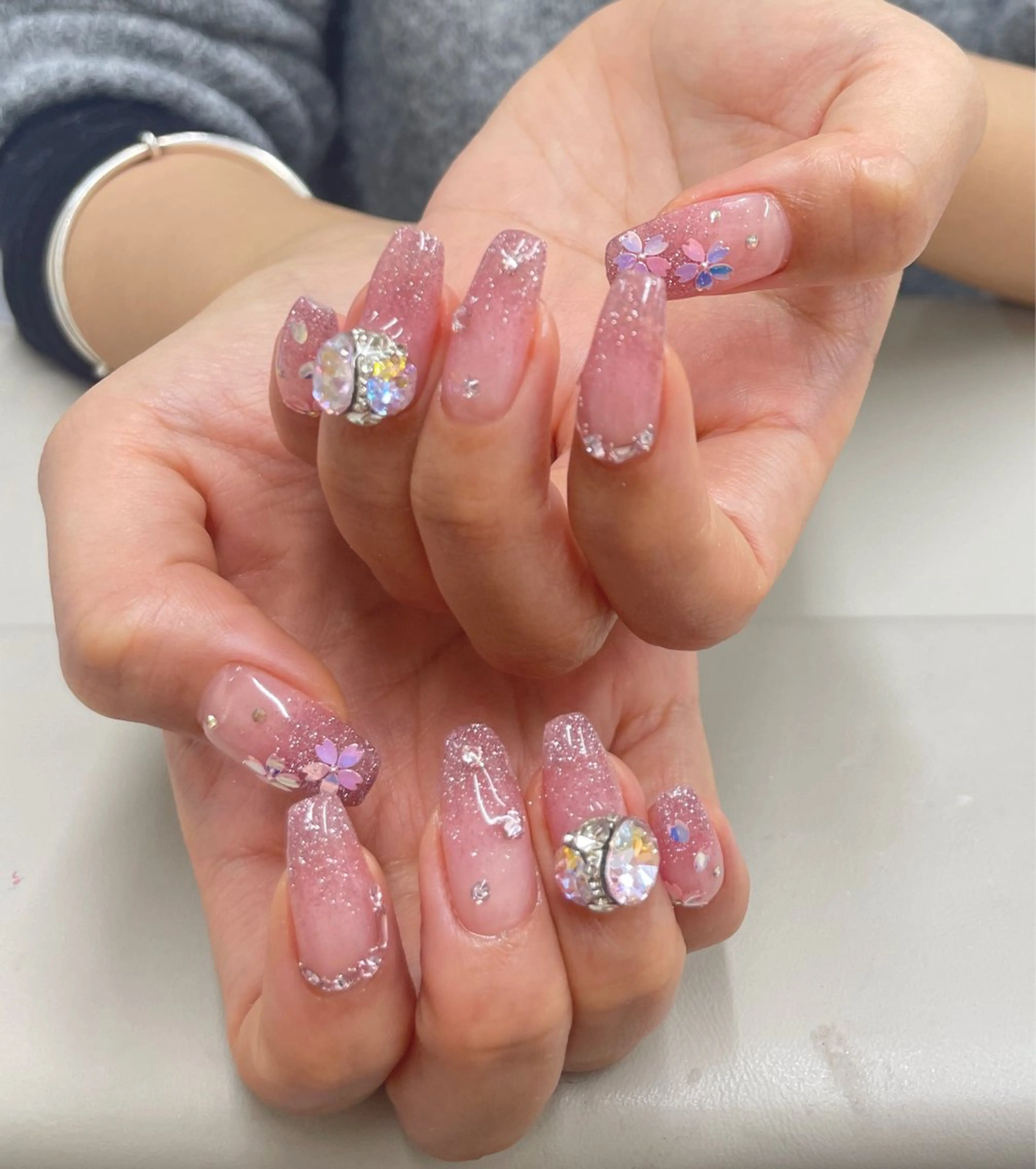 ネイル ハンドネイル AngelChris ビューティーサロンのネイルデザイン