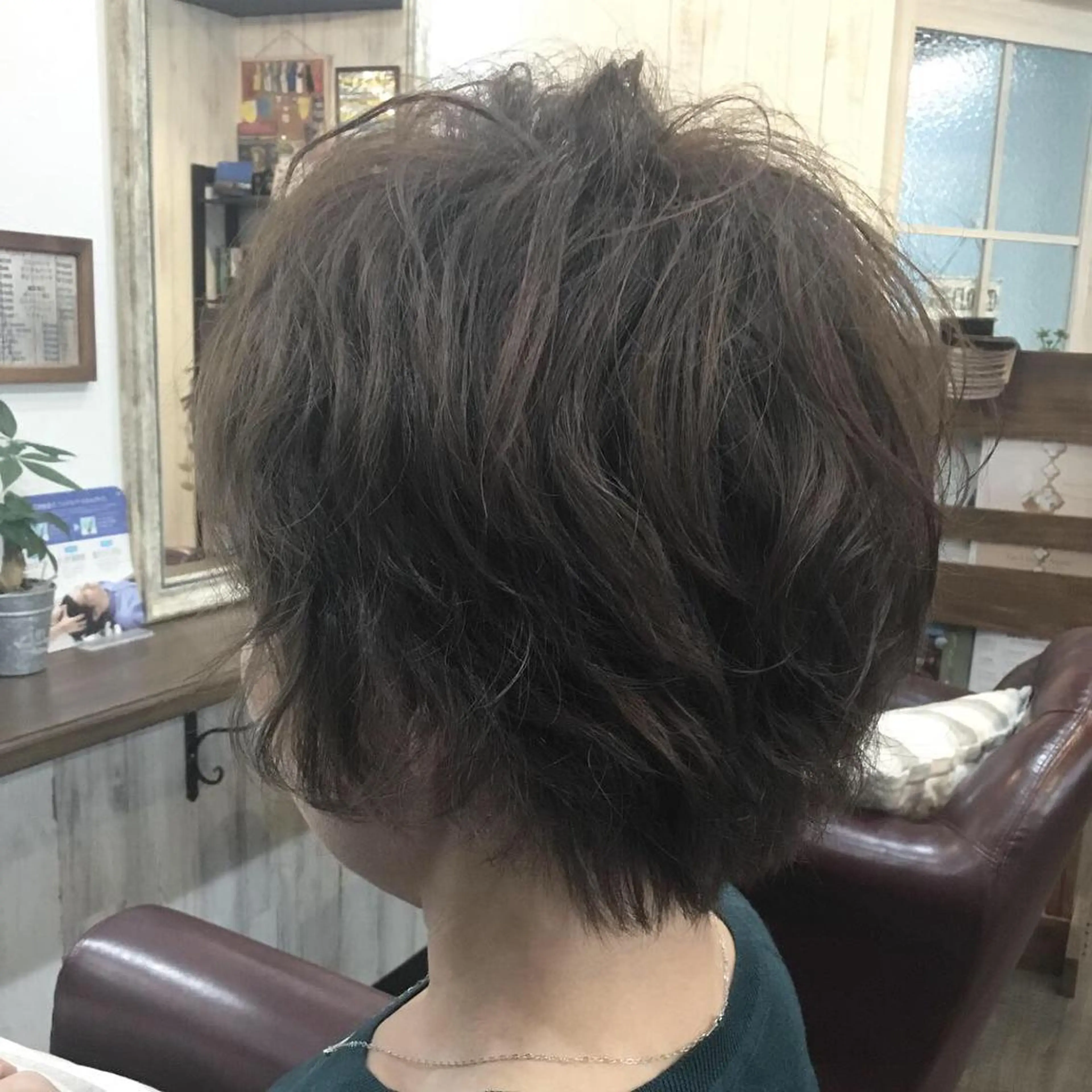 ショート カラー パーマ 金崎 新吾のヘアスタイル