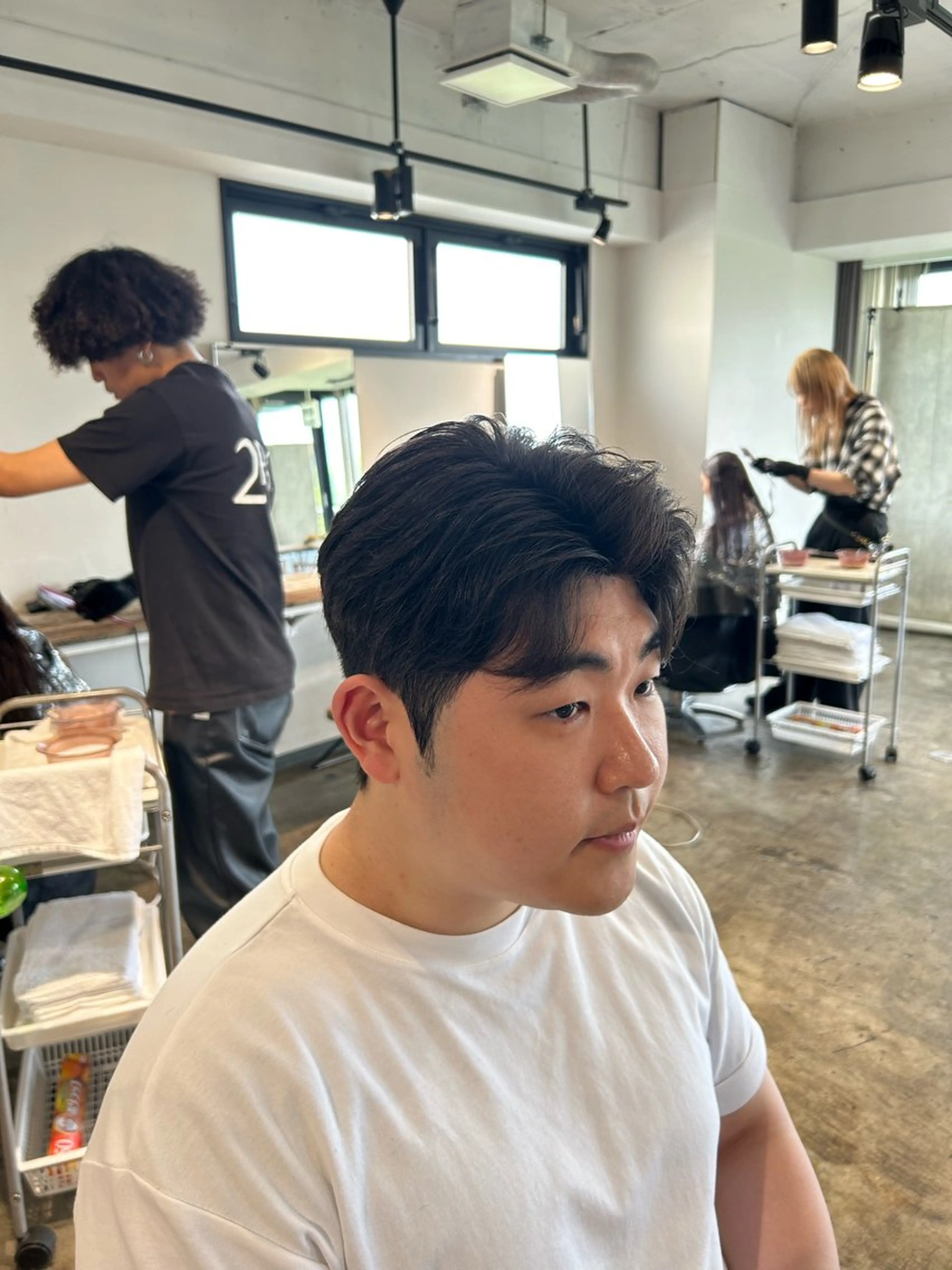 ショート パーマ メンズ センターパート ダウンパーマ カルマパーマ メンズ韓国風 マッシュ カット パーマ 名駅/フェザーパーマ 韓国ヘア/森岡のヘアスタイル