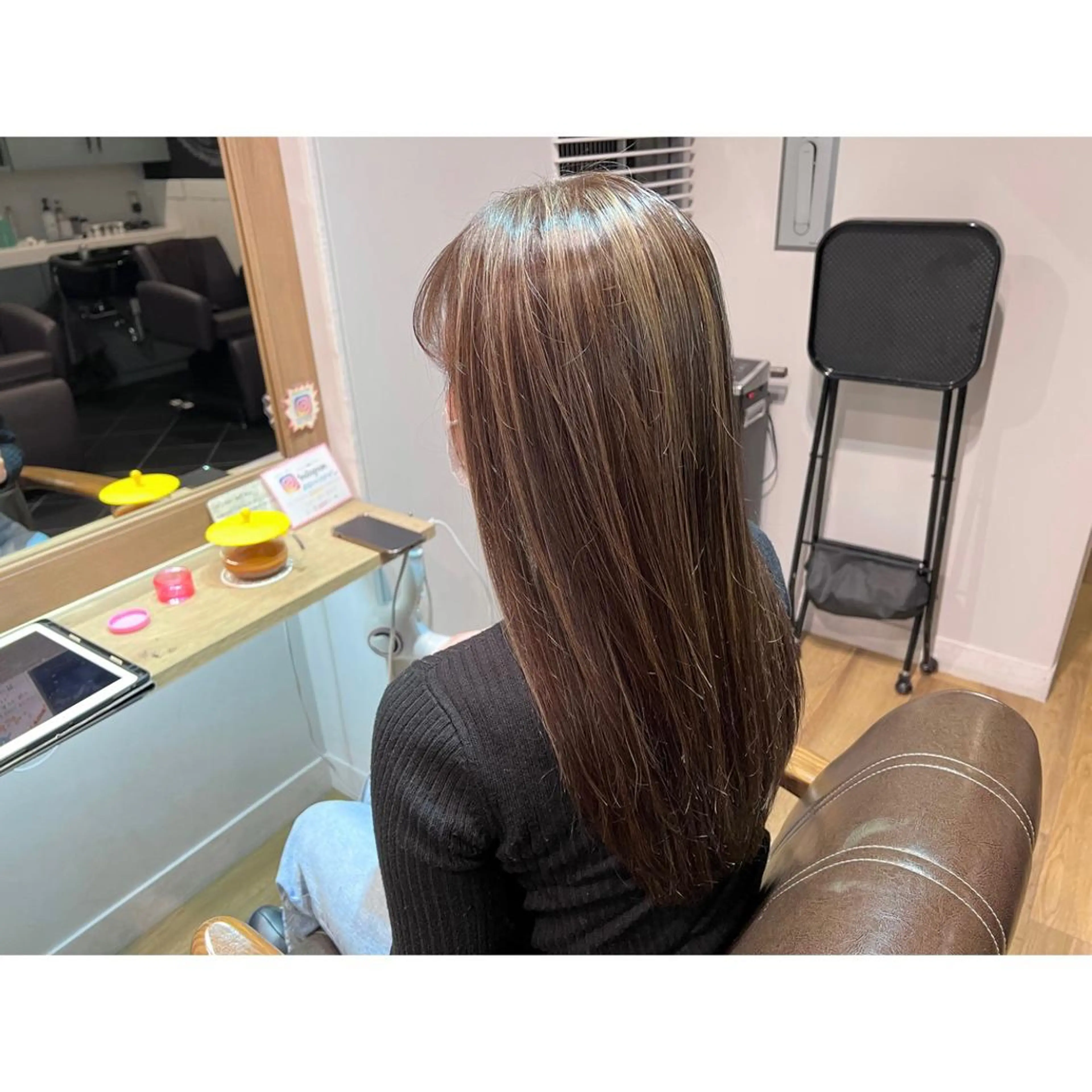 ロング アッシュ ハイライト ヘアカラー トリートメント ツキダテ ユイのヘアスタイル